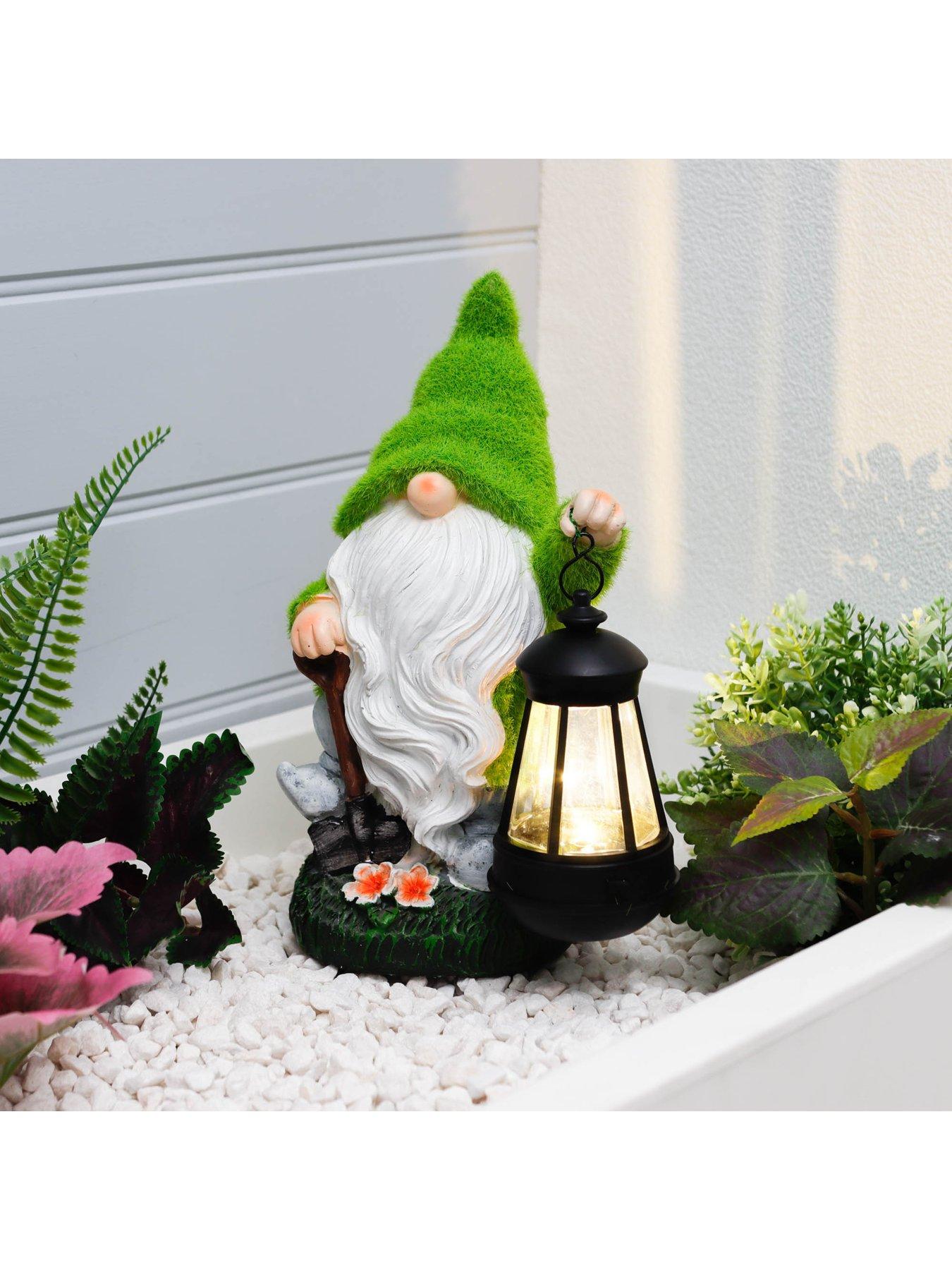 streetwize-gnome-solar-light-with-lanternstillFront