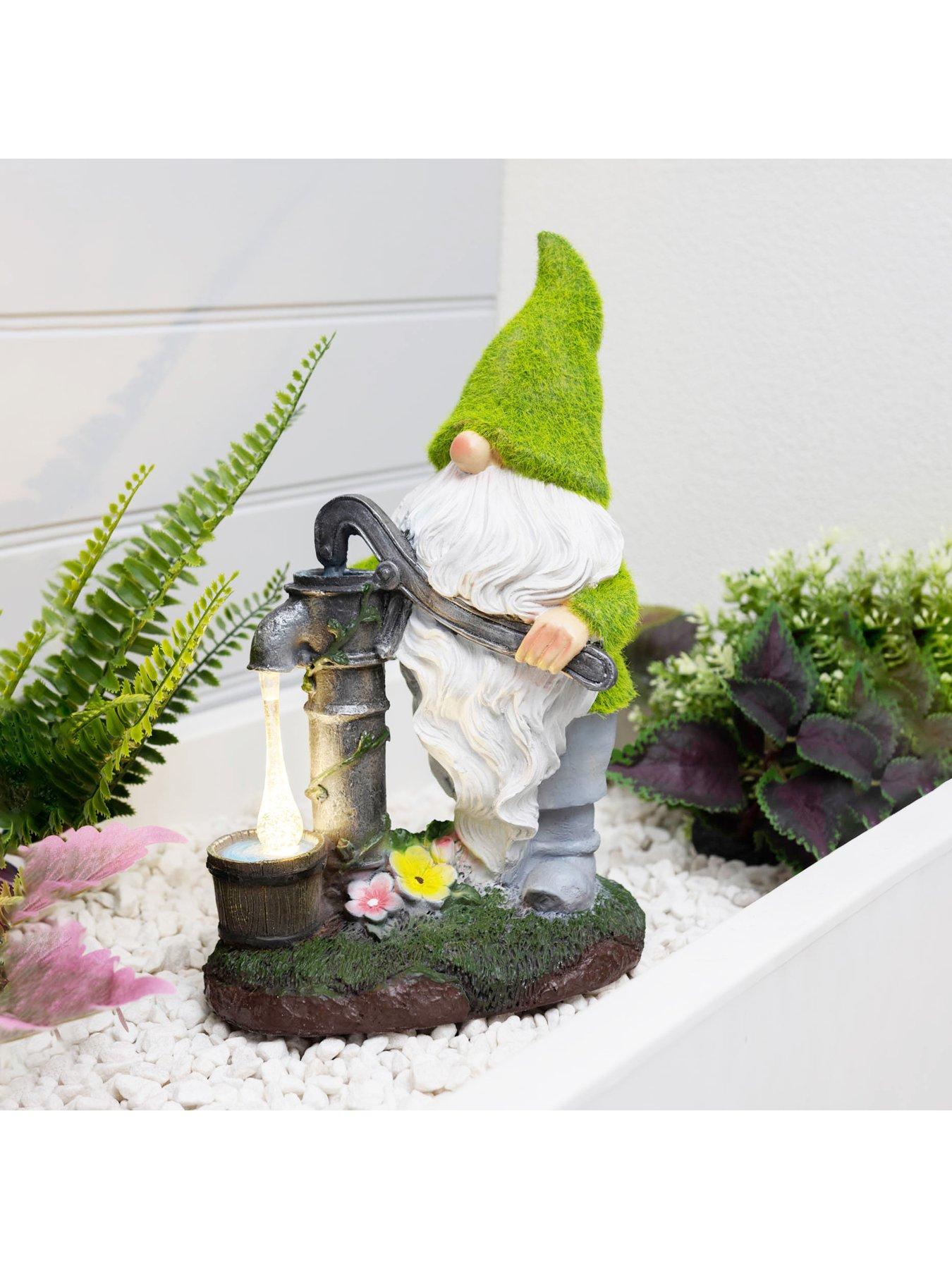 streetwize-gnome-solar-light-water-pumpstillFront