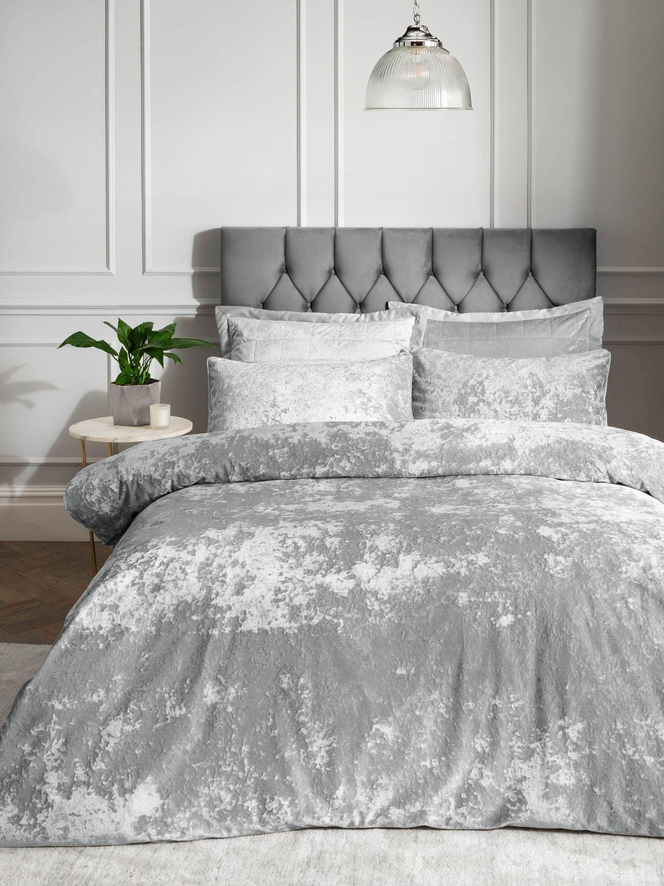 catherine-lansfield-crushed-velvet-duvet-cover-and-pillowcase-setdetail