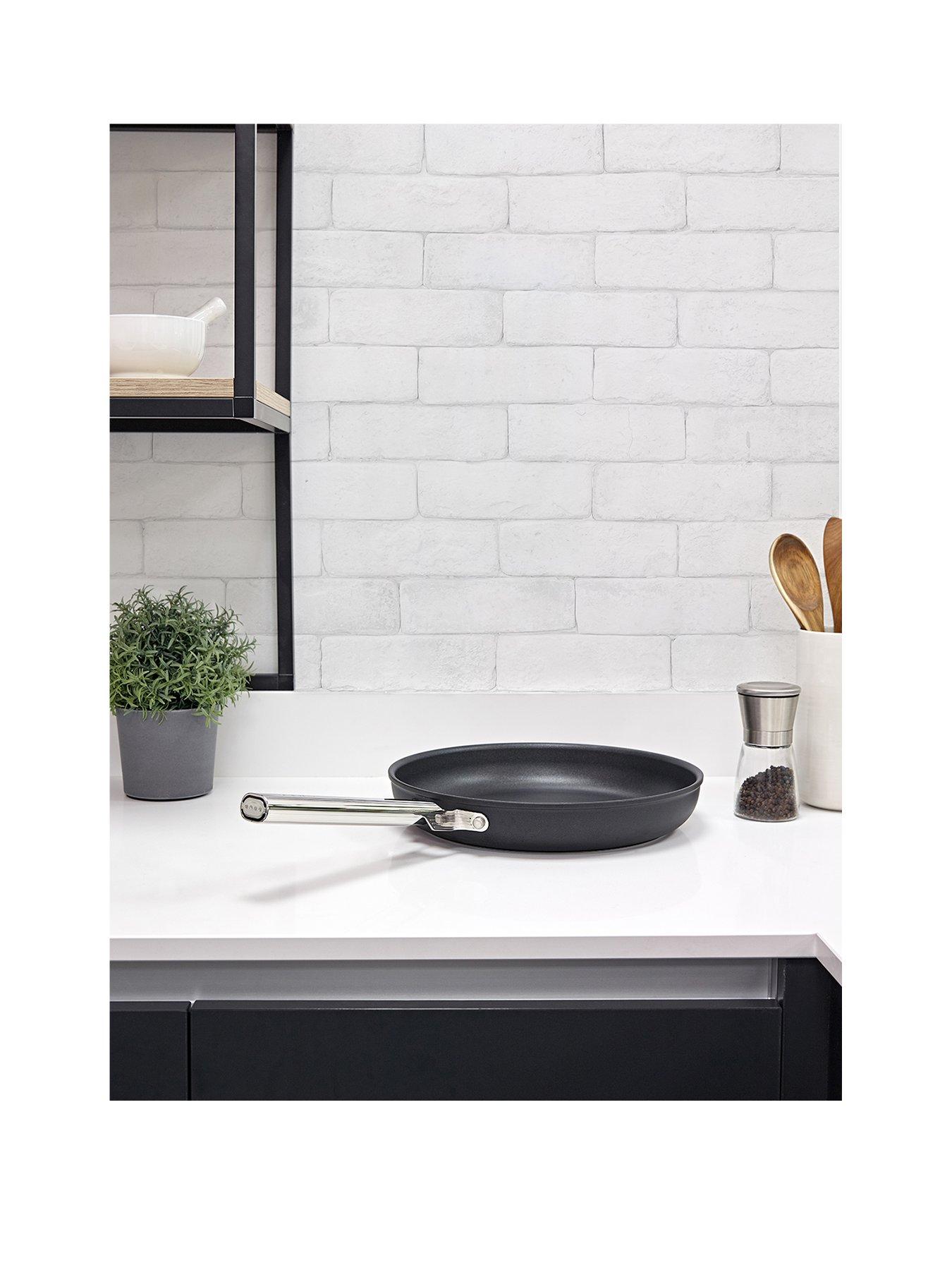 https://media.very.ie/i/littlewoodsireland/UG73U_SQ1_0000000004_BLACK_SLf/smeg-wok-30cm.jpg?$180x240_retinamobilex2$