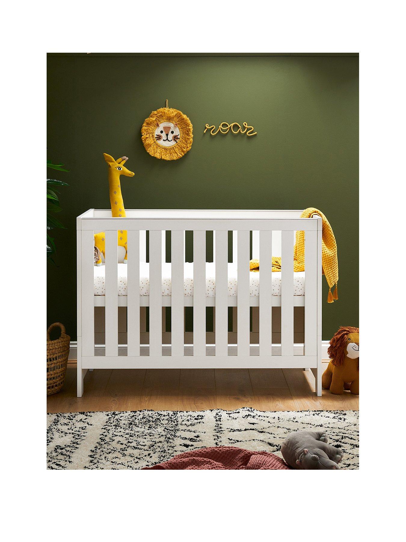 obaby-nika-mini-3-piece-nurserynbspsetstillFront