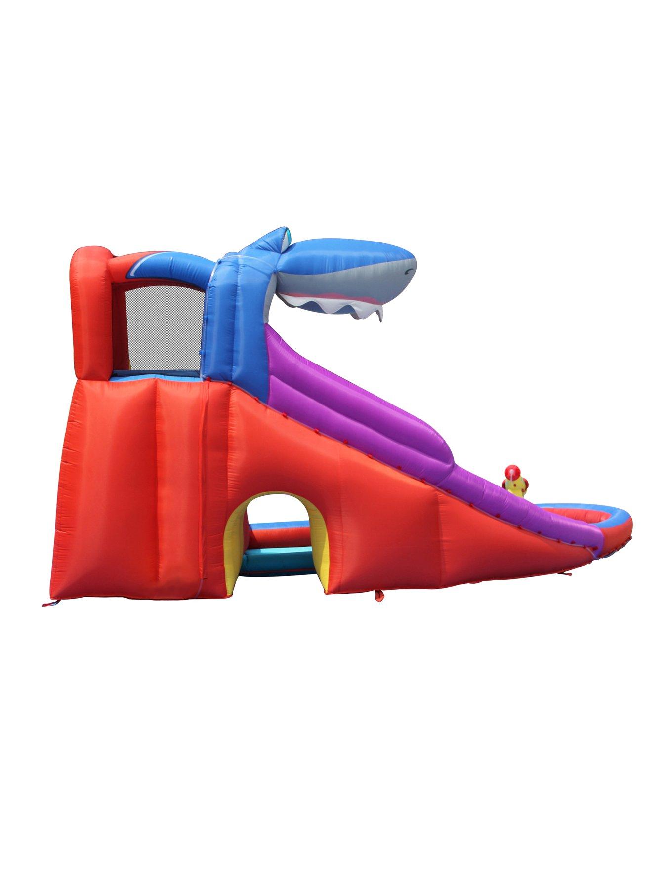 happy-hop-sharks-club-inflatable-water-slideoutfit