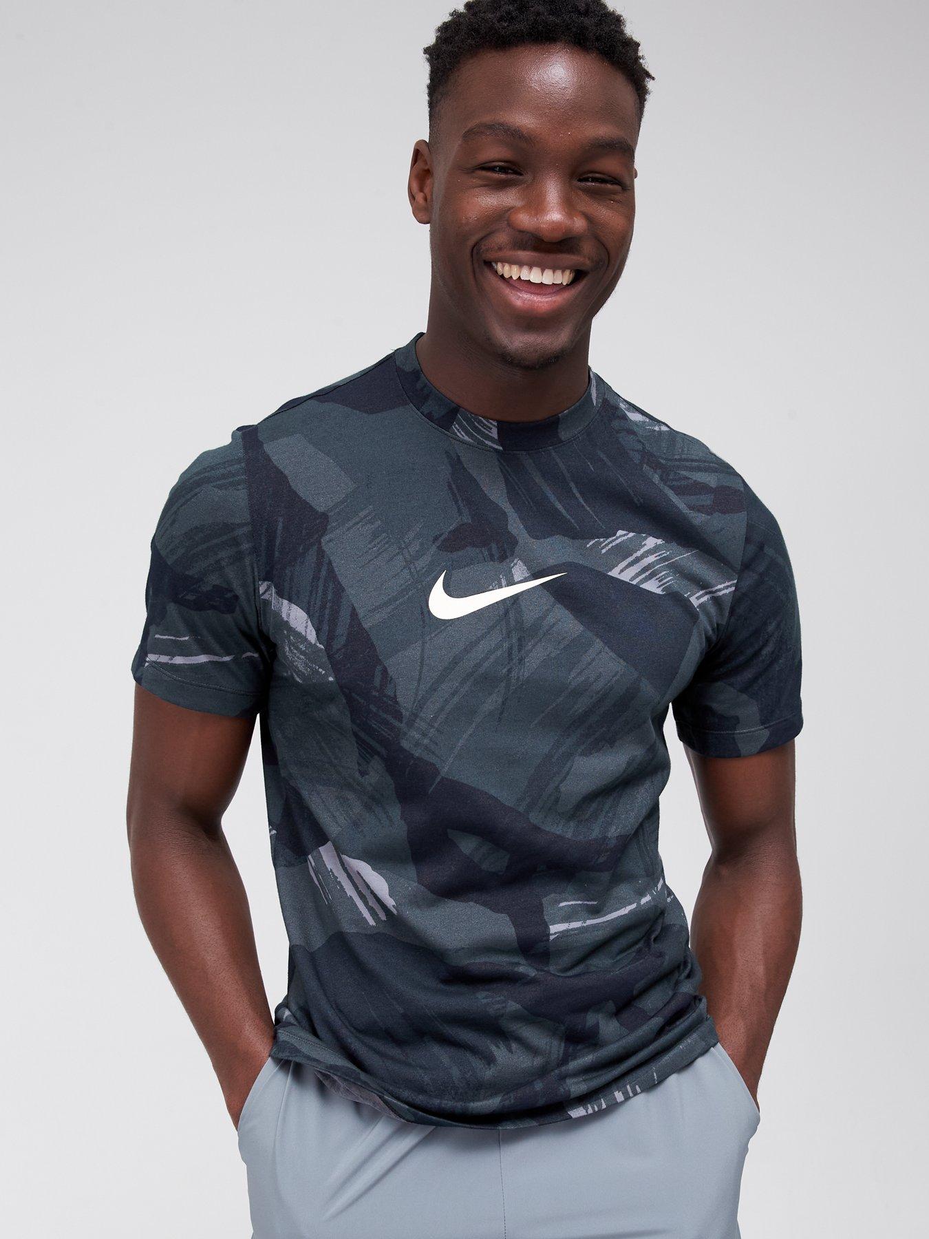 alquiler Novia guapo Nike Train Dri-FIT Centre Swoosh Camo T-Shirt - Black | Very Ireland