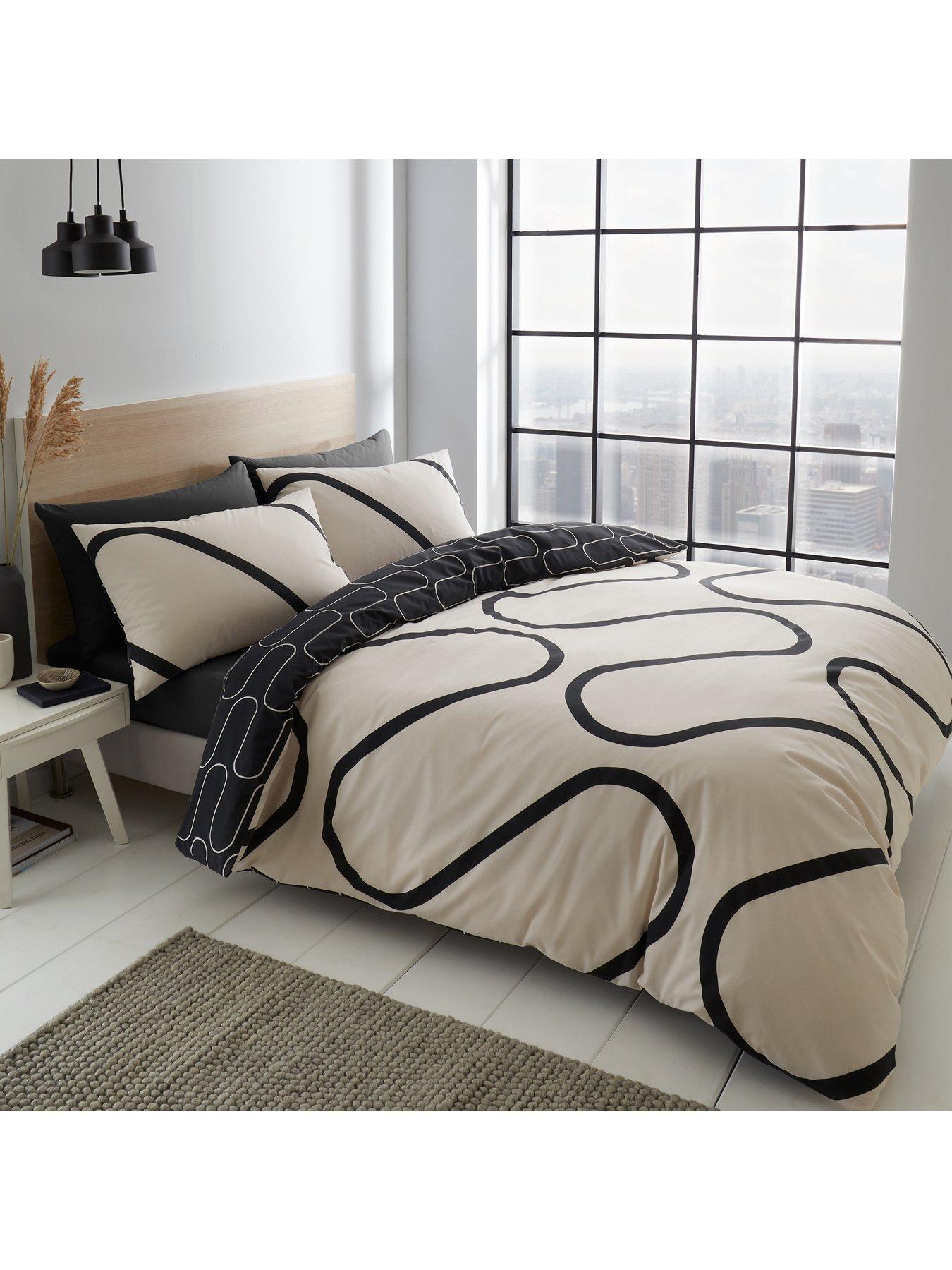 catherine-lansfield-linear-curve-duvet-cover-set-blackfront