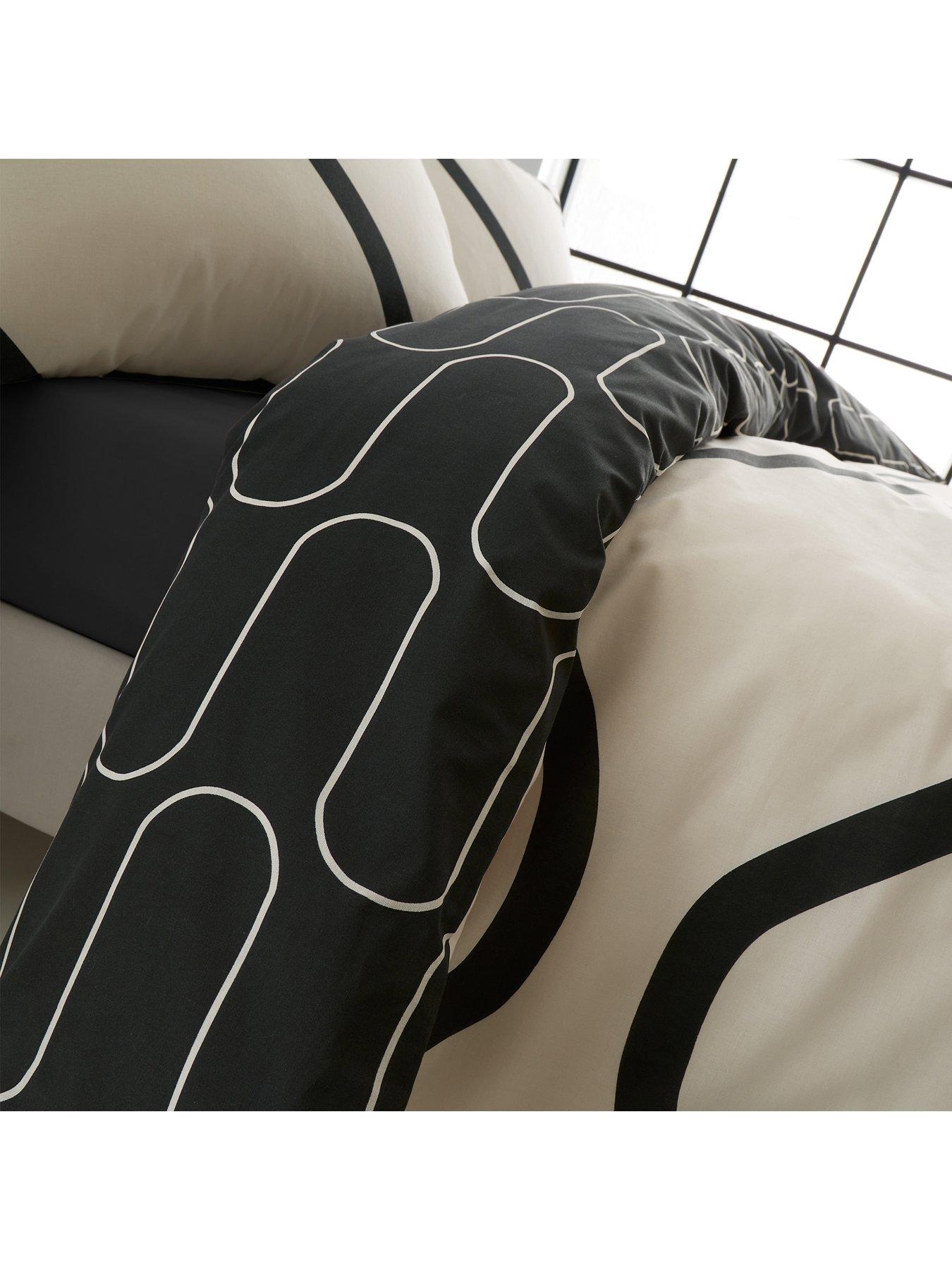 catherine-lansfield-linear-curve-duvet-cover-set-blackdetail