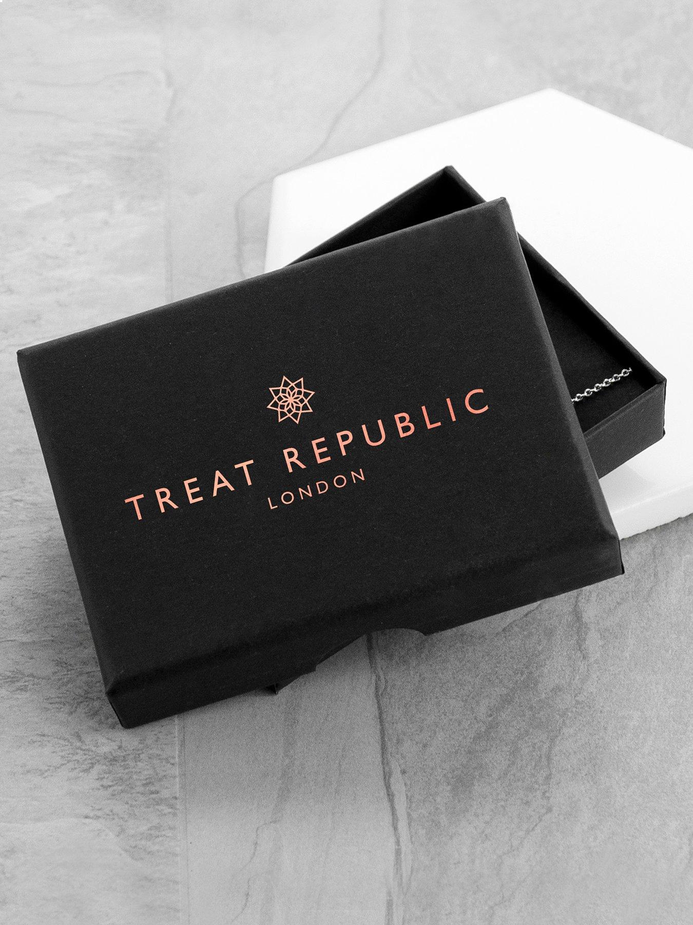 treat-republic-personalised-silver-heart-and-wing-necklacedetail