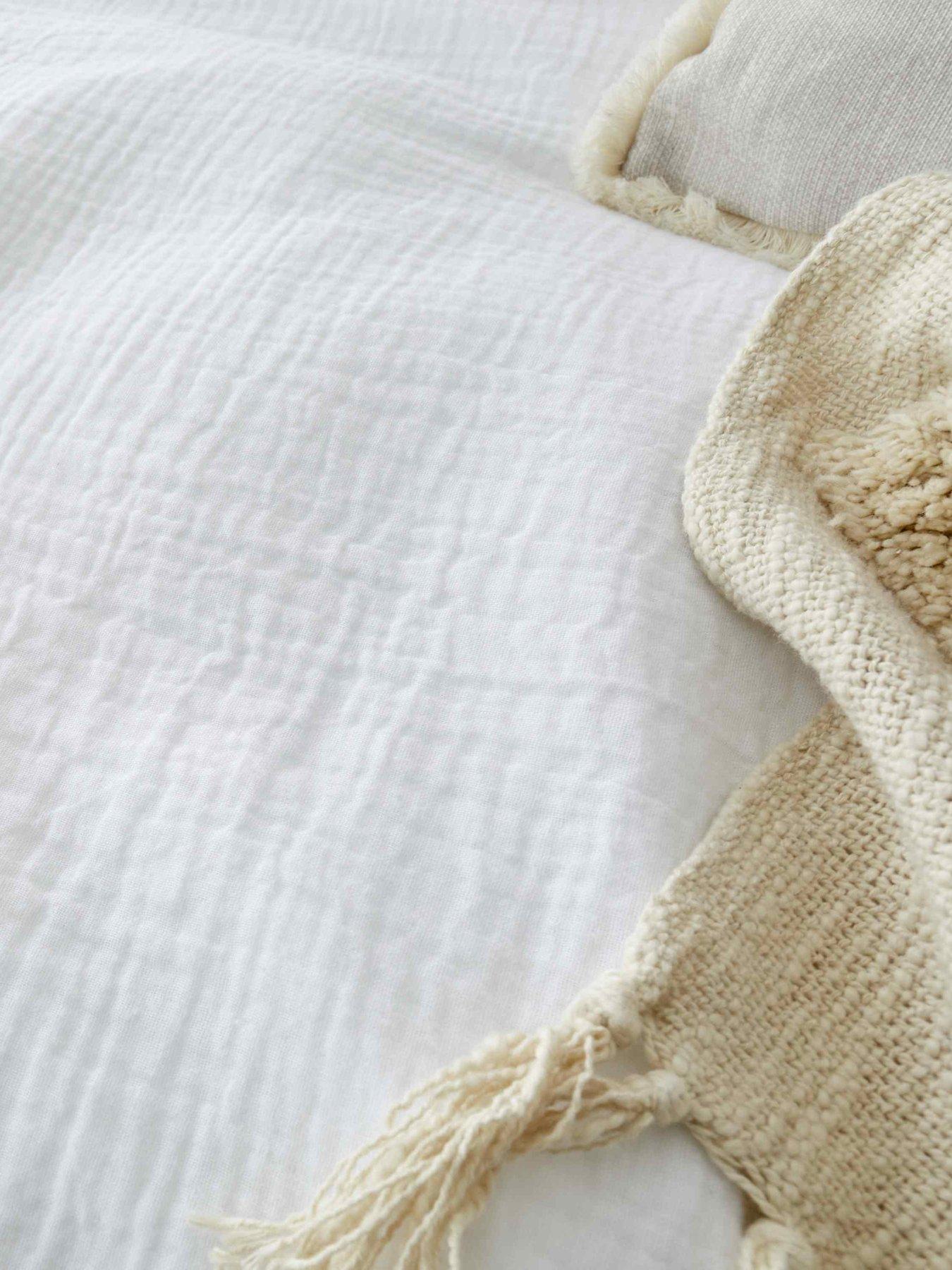 catherine-lansfield-afra-cotton-muslin-duvet-setdetail