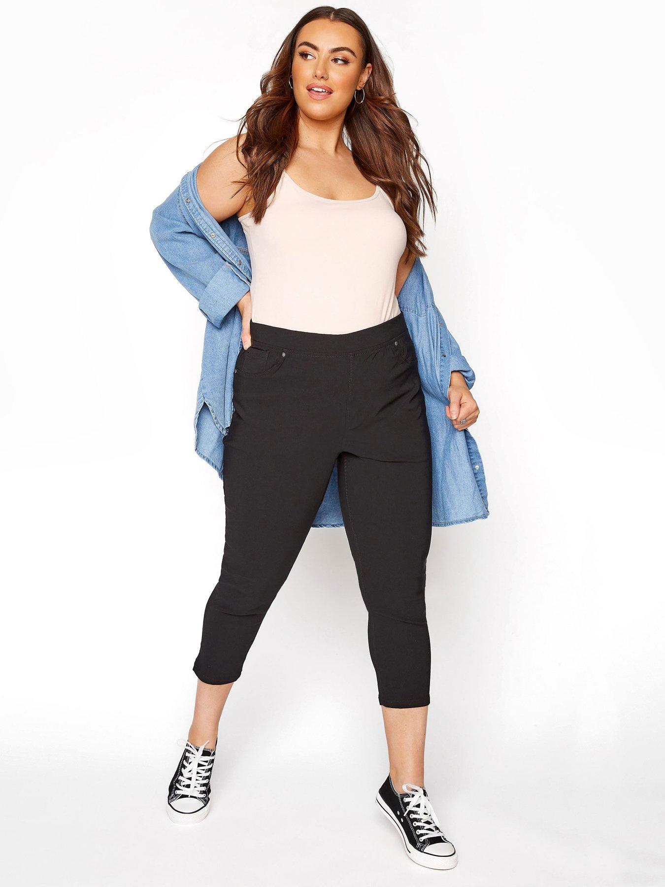 Image 2 of 3 of Yours Yours Clothing Crop Jenny Black