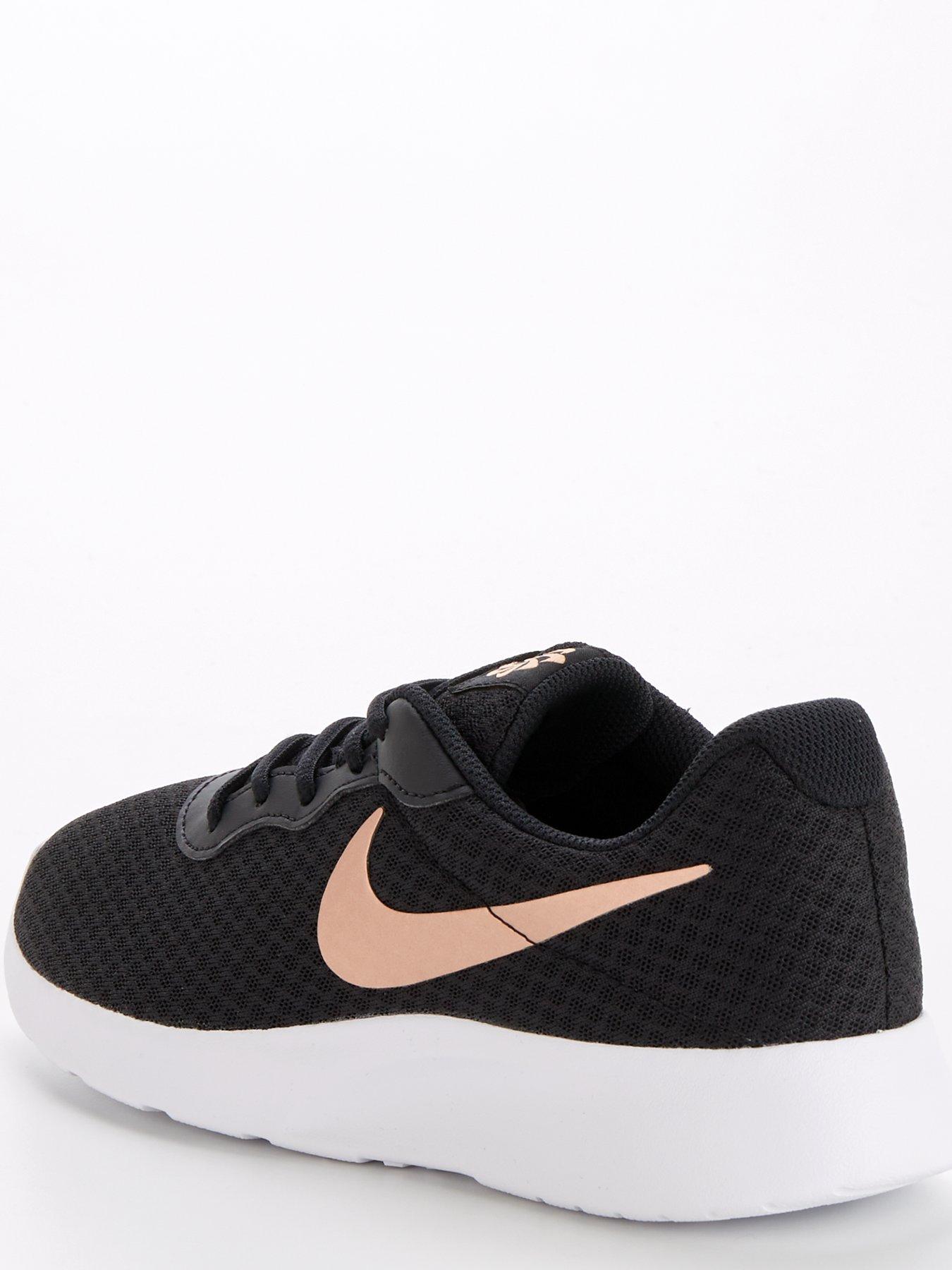 Nike tanjun hotsell rose gold