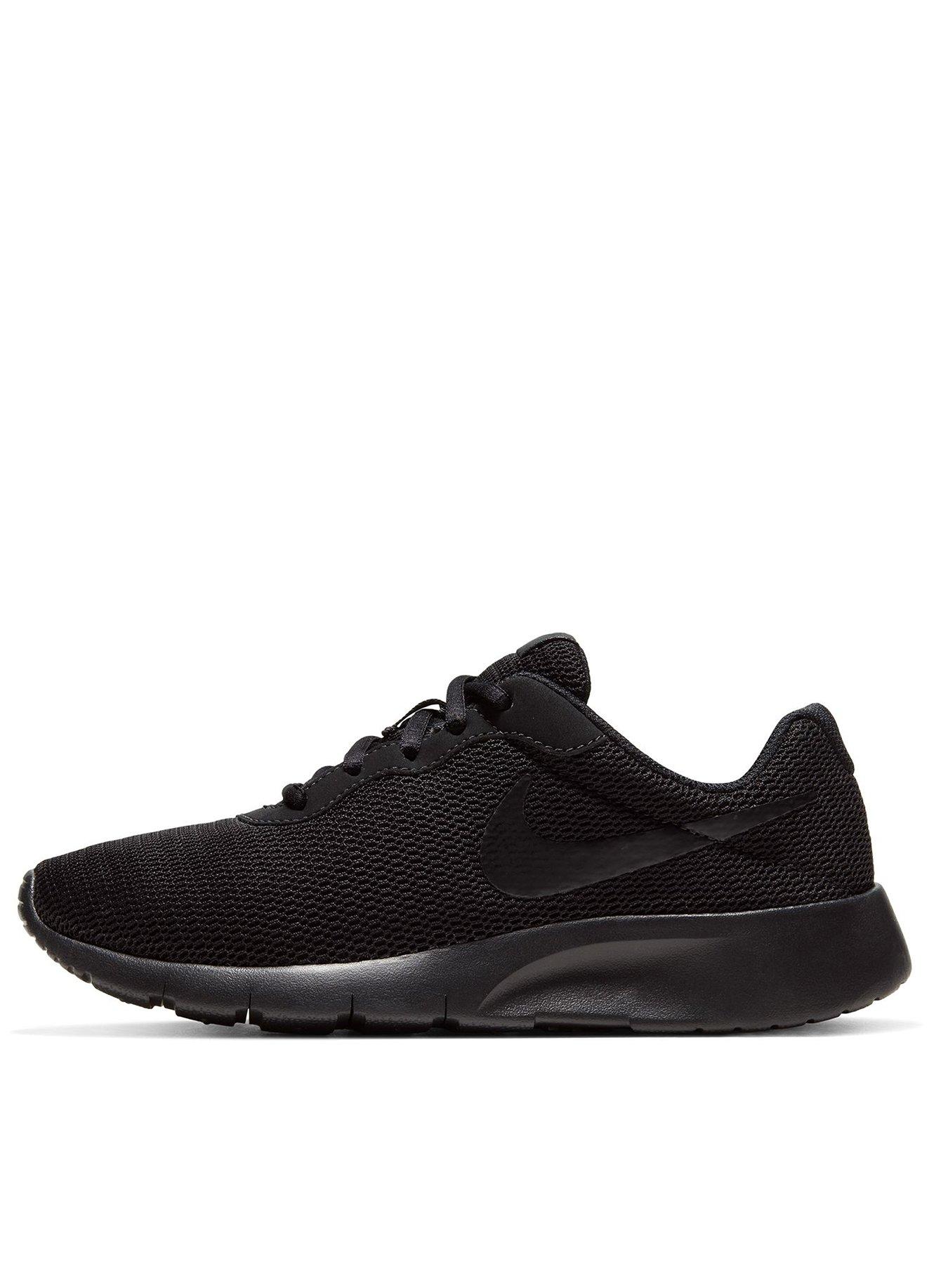 Black shop nike trainers