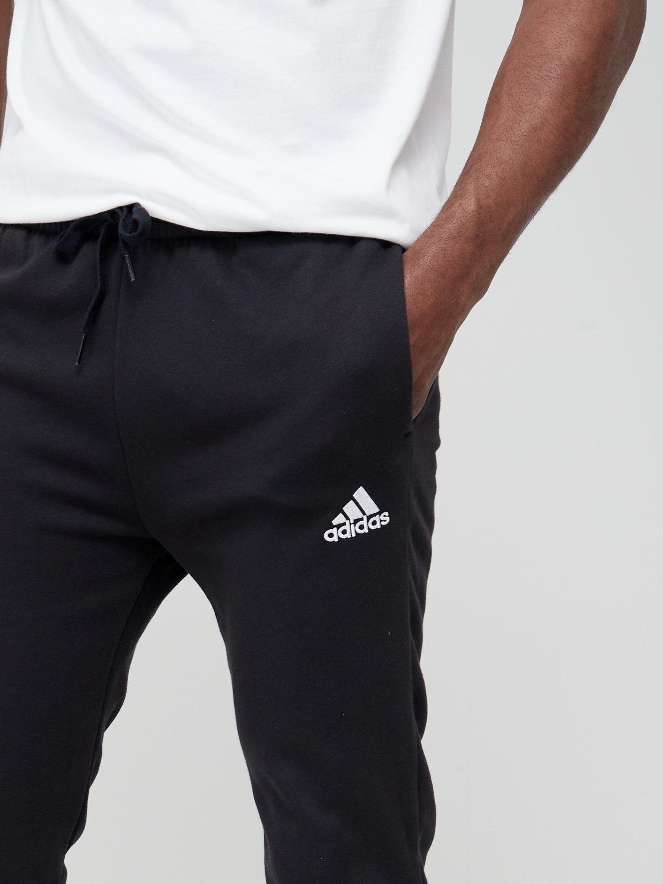 adidas-sportswear-essentials-fleece-regular-tapered-joggers-blackwhiteoutfit