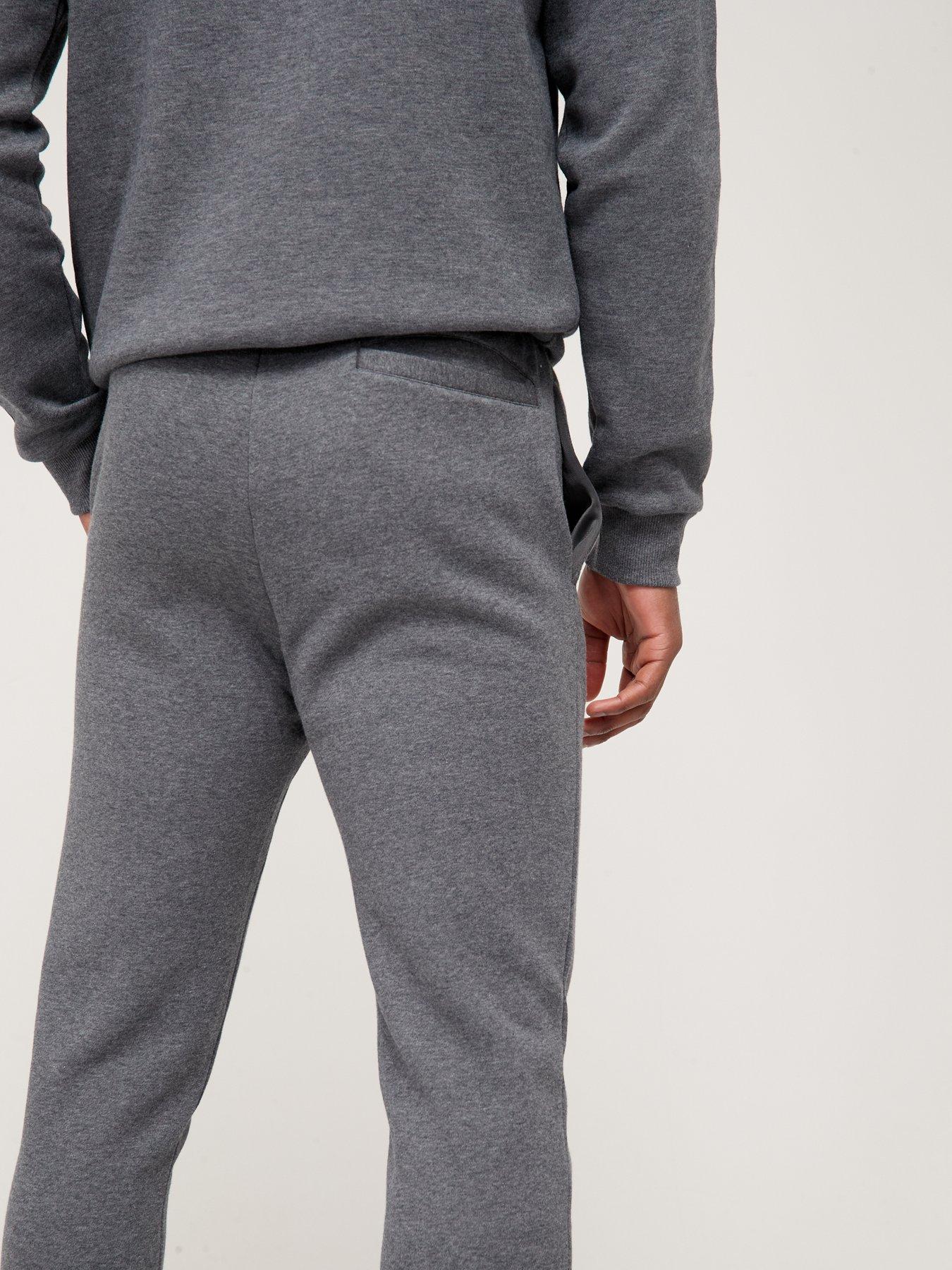 adidas-sportswear-essentials-fleece-regular-tapered-joggers-greyblackoutfit