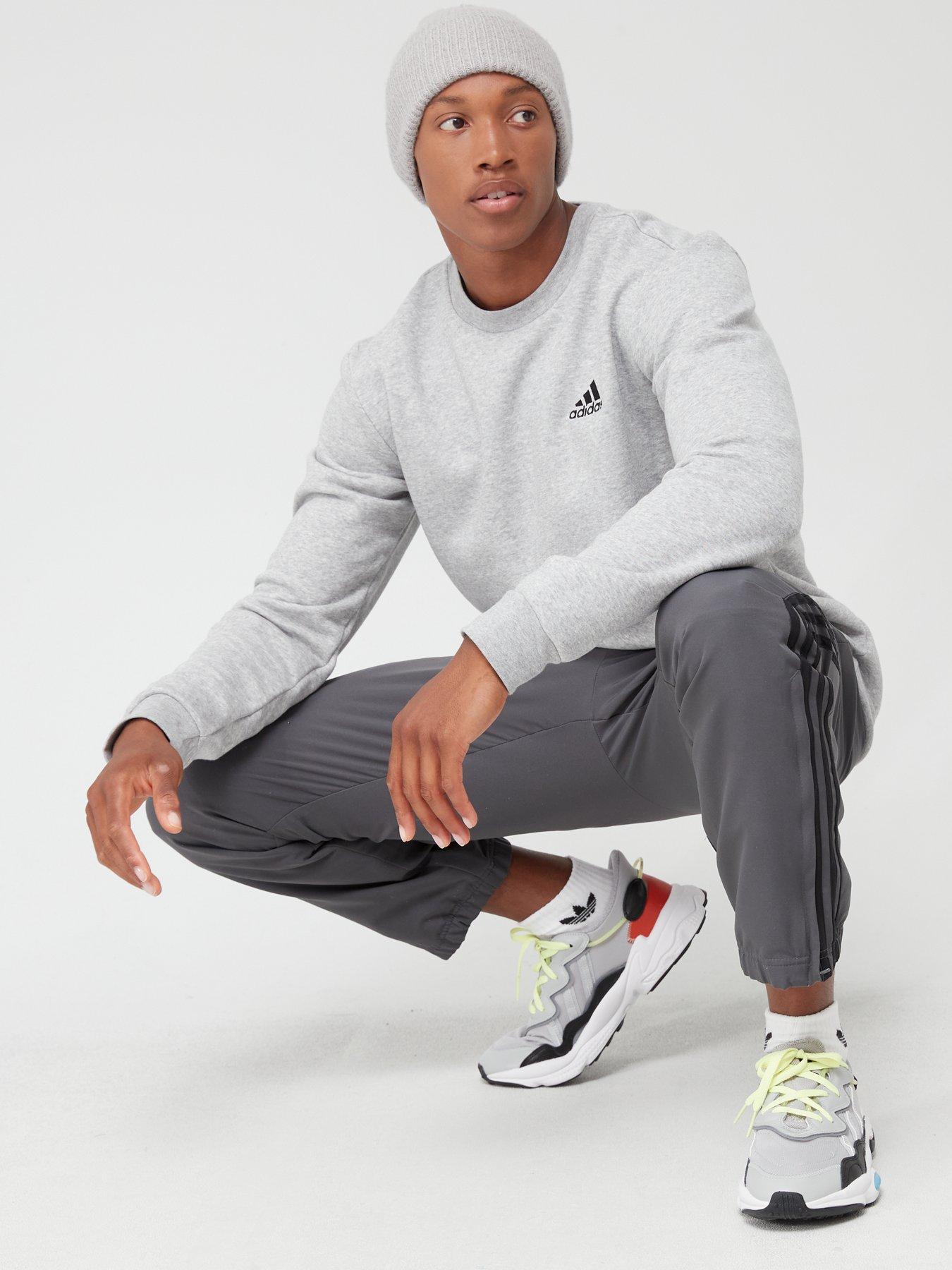 adidas-sportswear-essentials-fleece-sweatshirt-greyblackoutfit