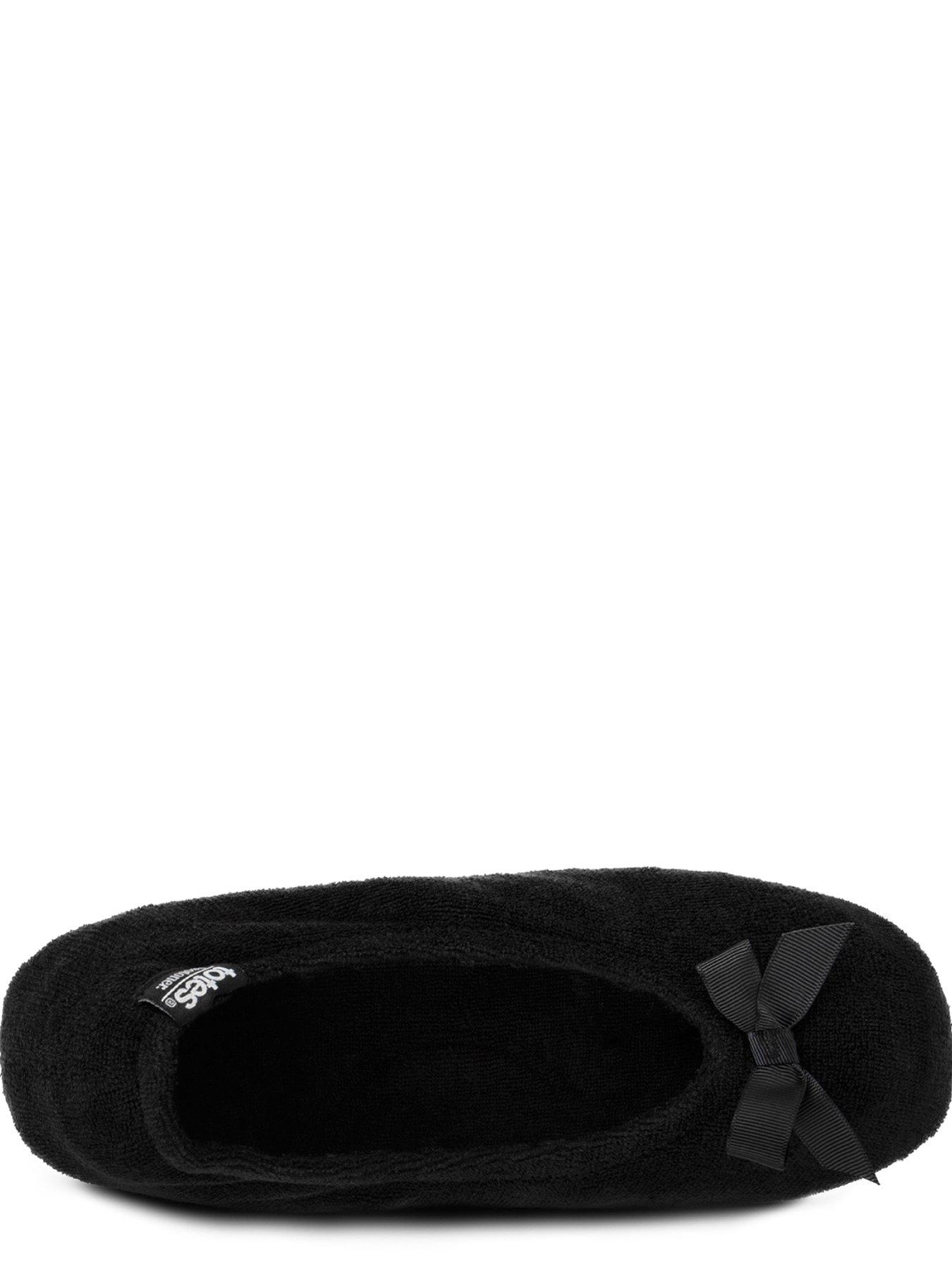 totes-isotonernbspterry-ballet-with-pillowstep-blackoutfit