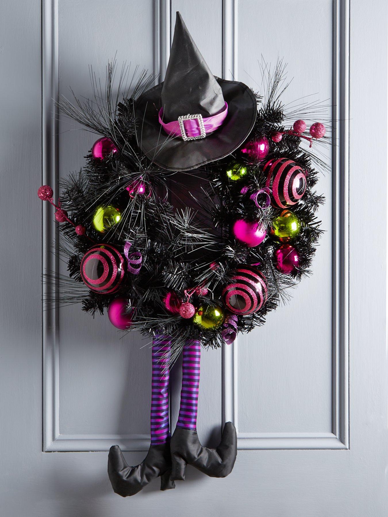 festive-halloween-witch-wreath