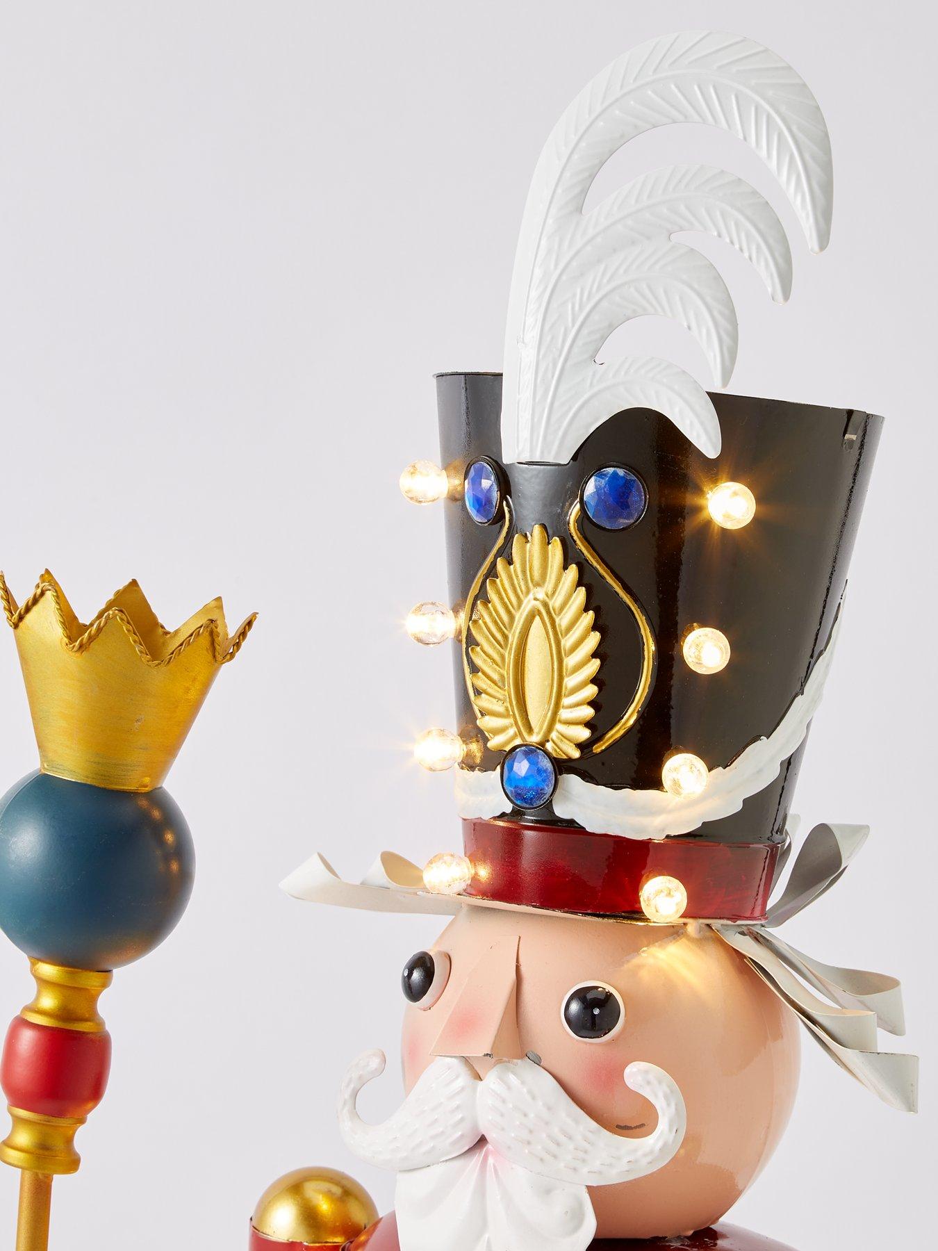 three-kings-120-cm-lit-giant-christmas-nutcracker-traditionaldetail