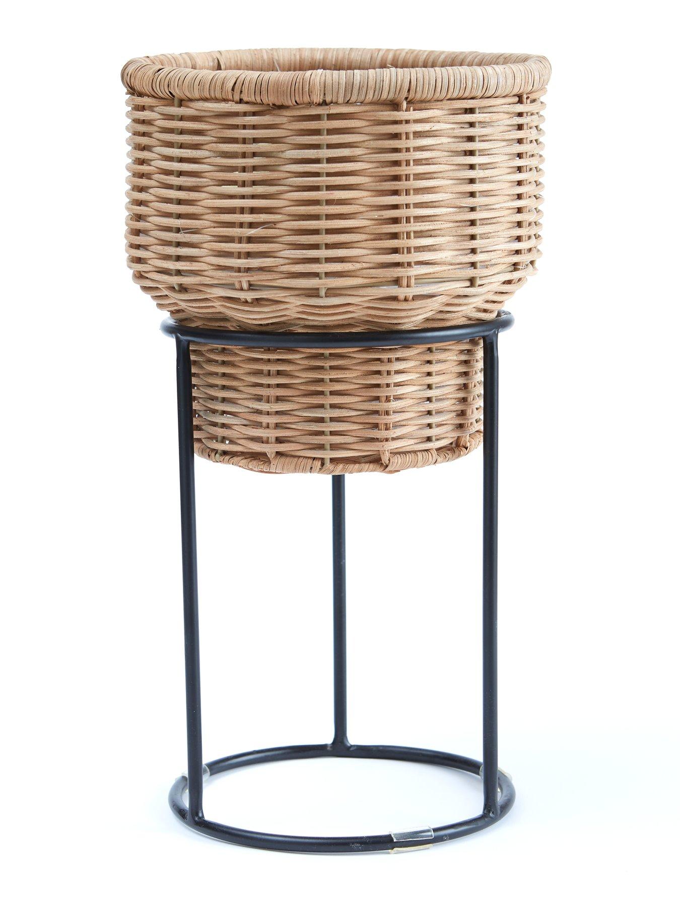 very-home-rattan-planter-on-metal-standback