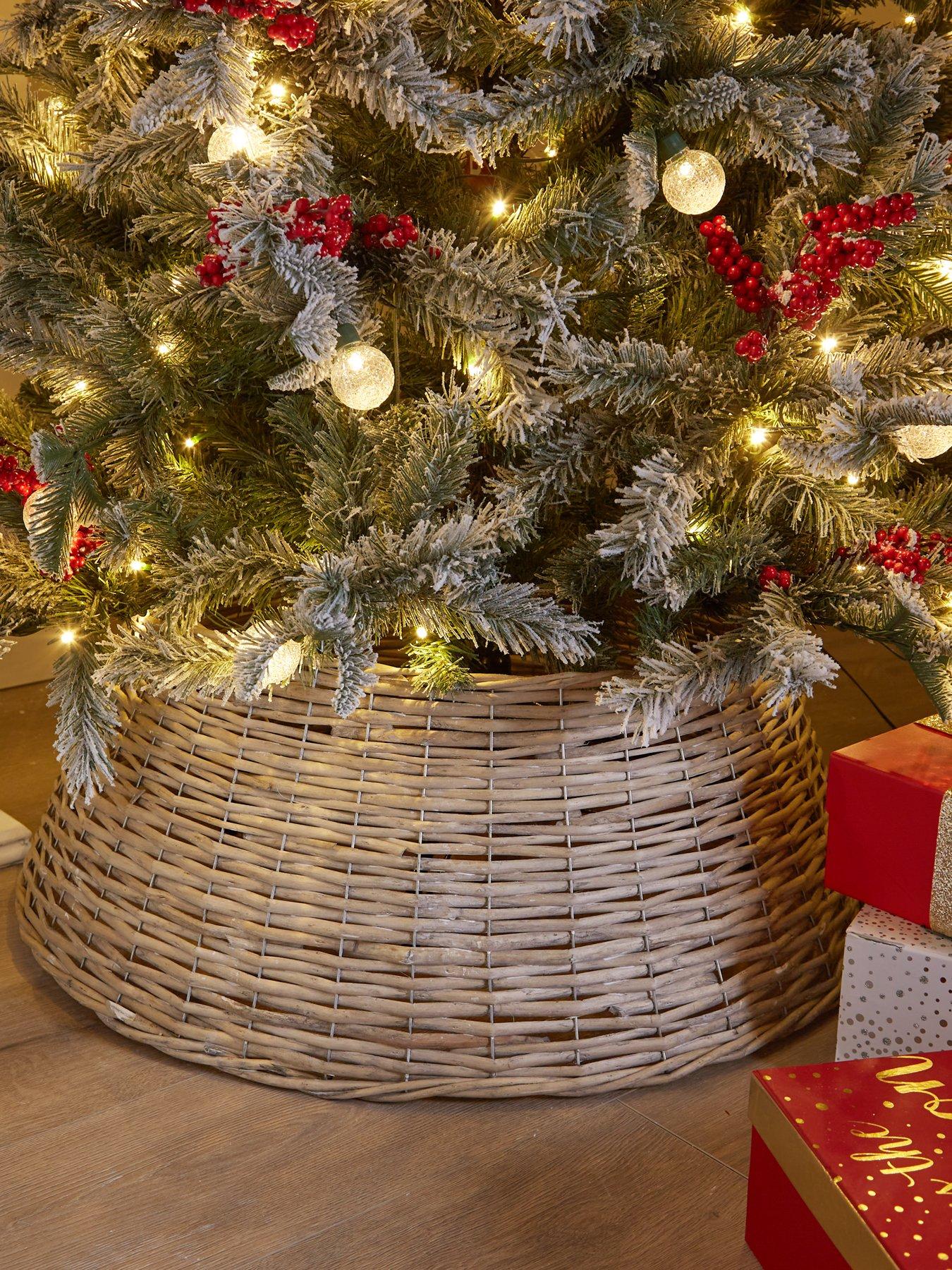 Metallic shop tree skirt