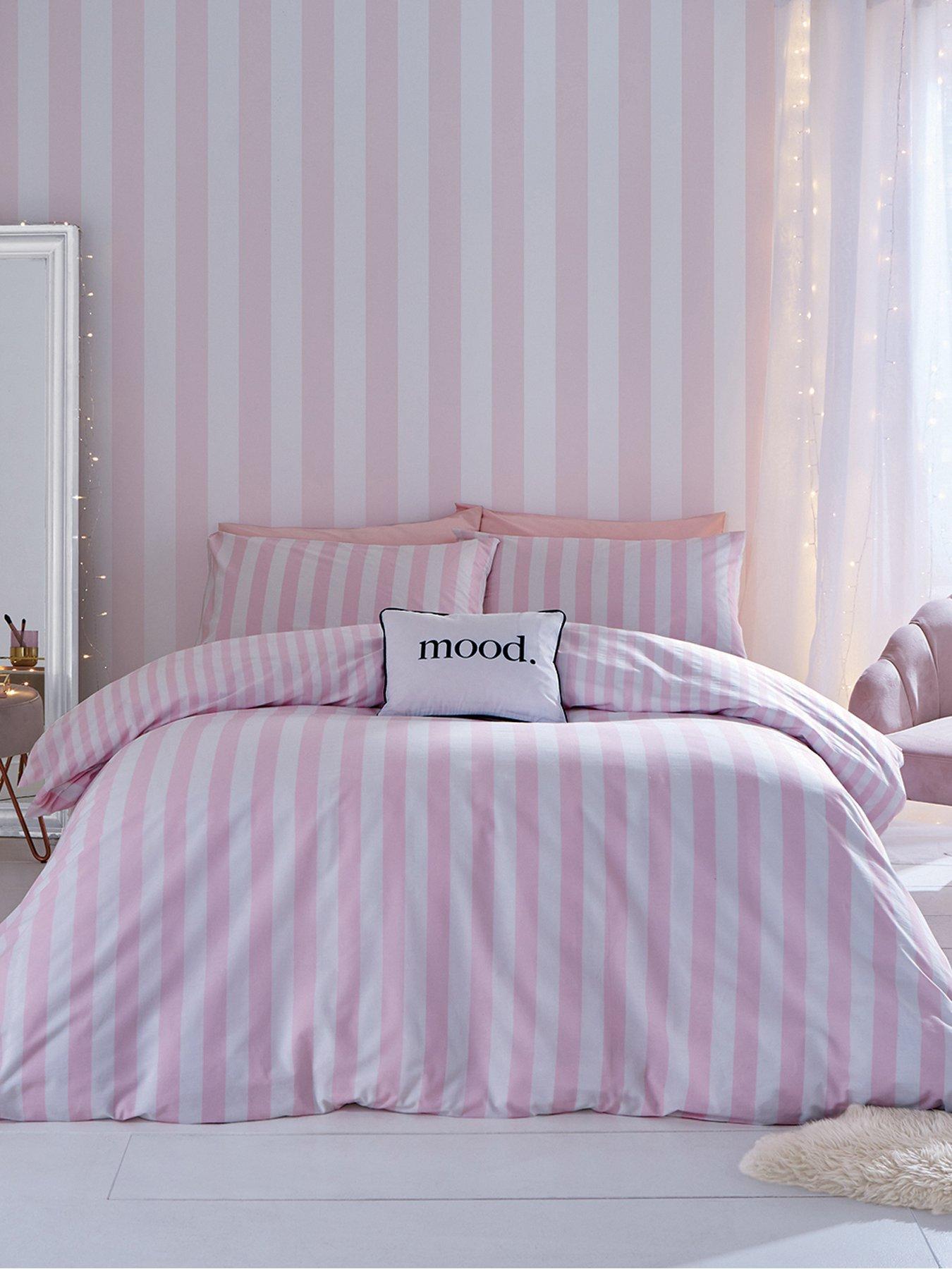 undefined Sassy B Stripe Tease Wallpaper