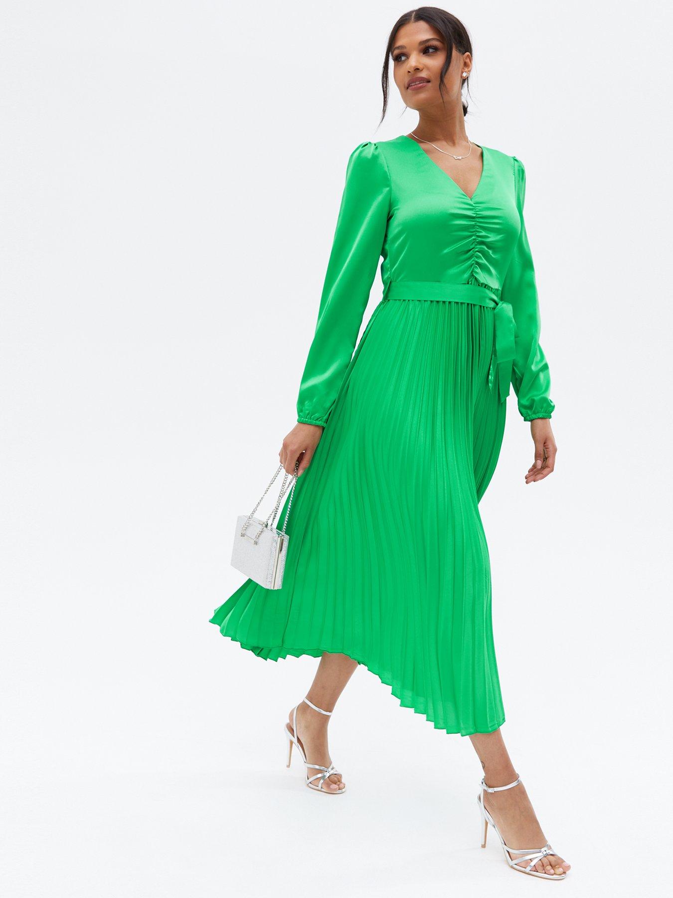 Midi green dress outlet with sleeves