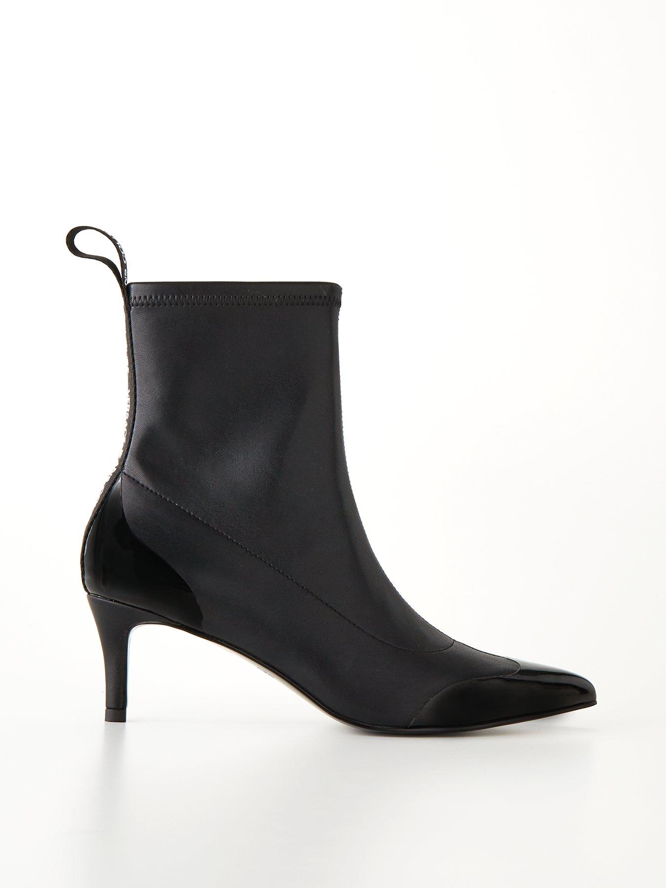 Black pointed shoe store boots