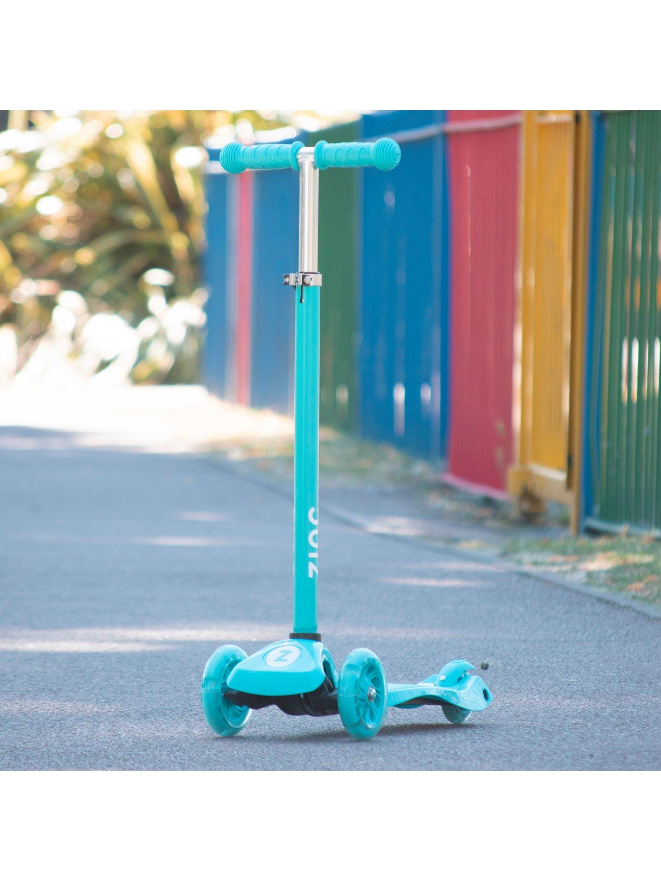 Image 4 of 6 of Zinc Zinc Three Wheeled Light Up Star Scooter - Blue