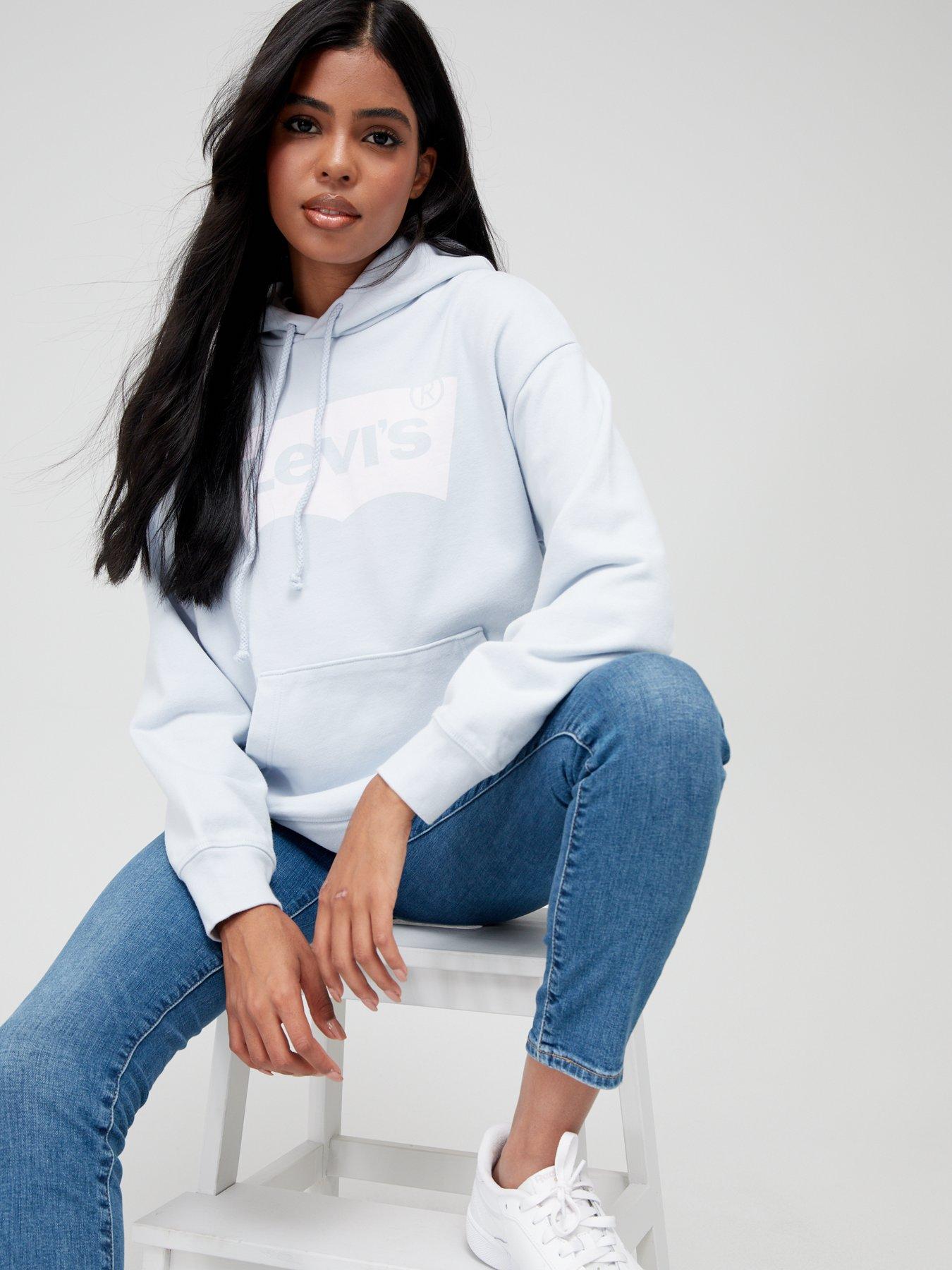 levis-graphic-standard-hoodie-blueoutfit