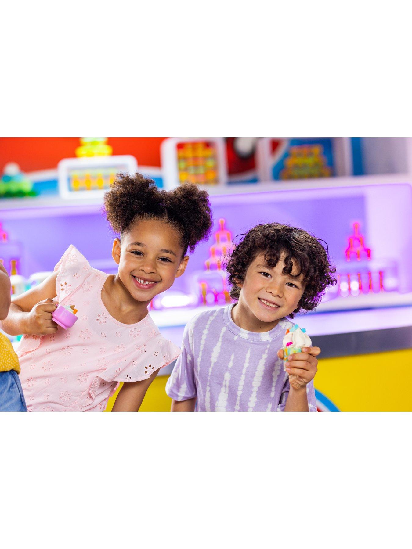 Image 6 of 8 of Play-Doh Kitchen Creations Super Colourful Cafe Playset with 20 Pieces