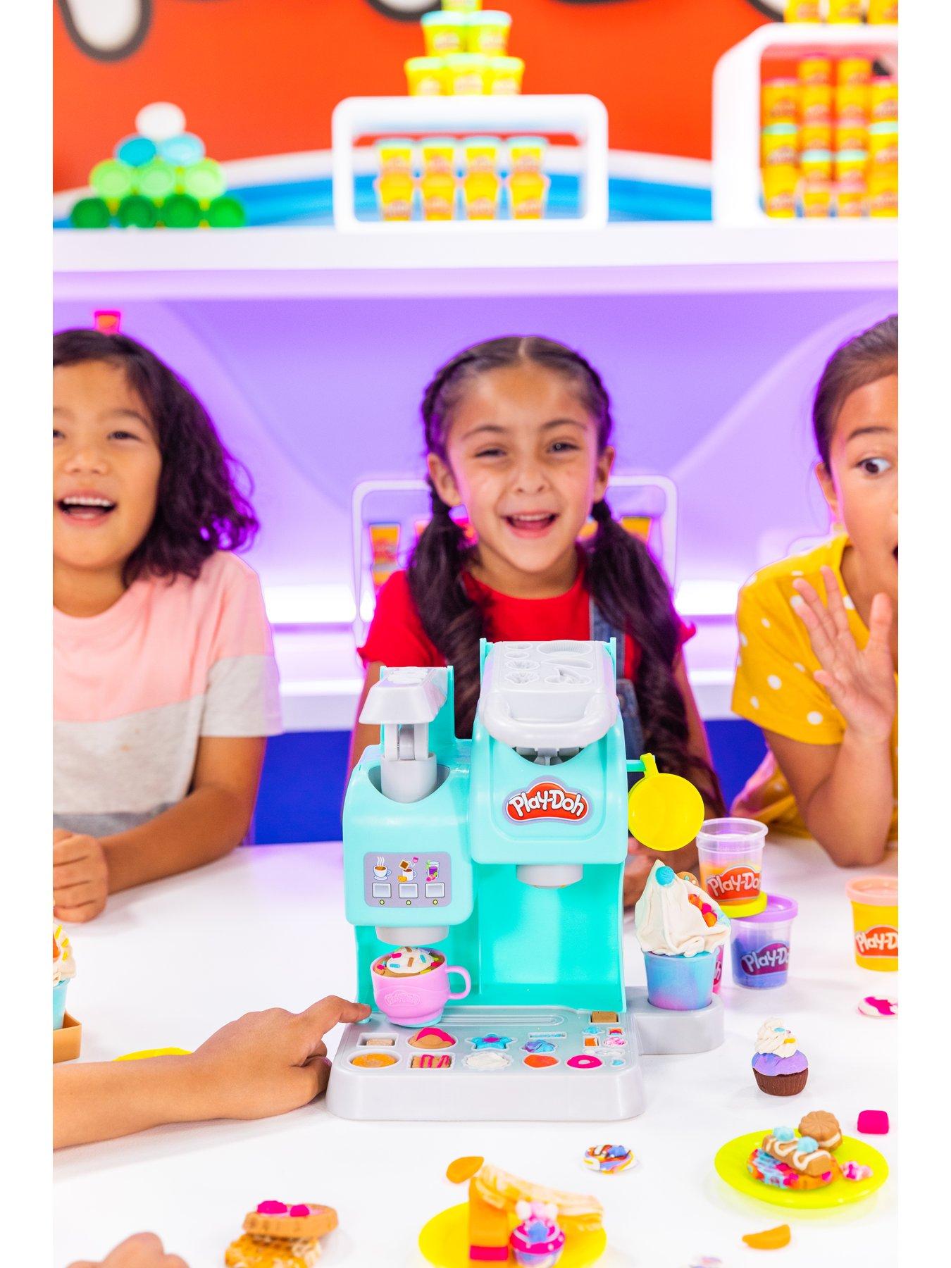 Image 7 of 8 of Play-Doh Kitchen Creations Super Colourful Cafe Playset with 20 Pieces