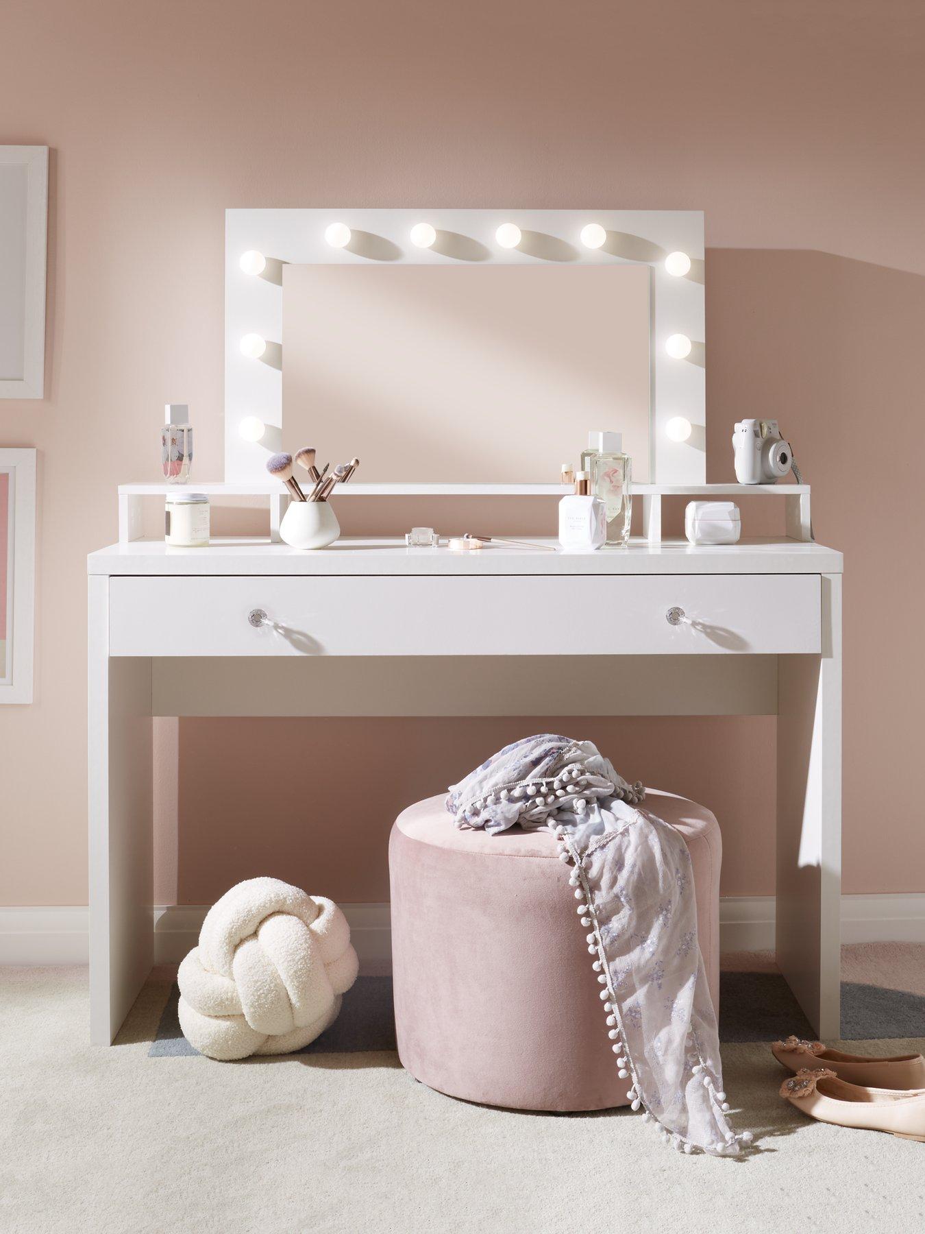 Vanity table with on sale mirror and lights