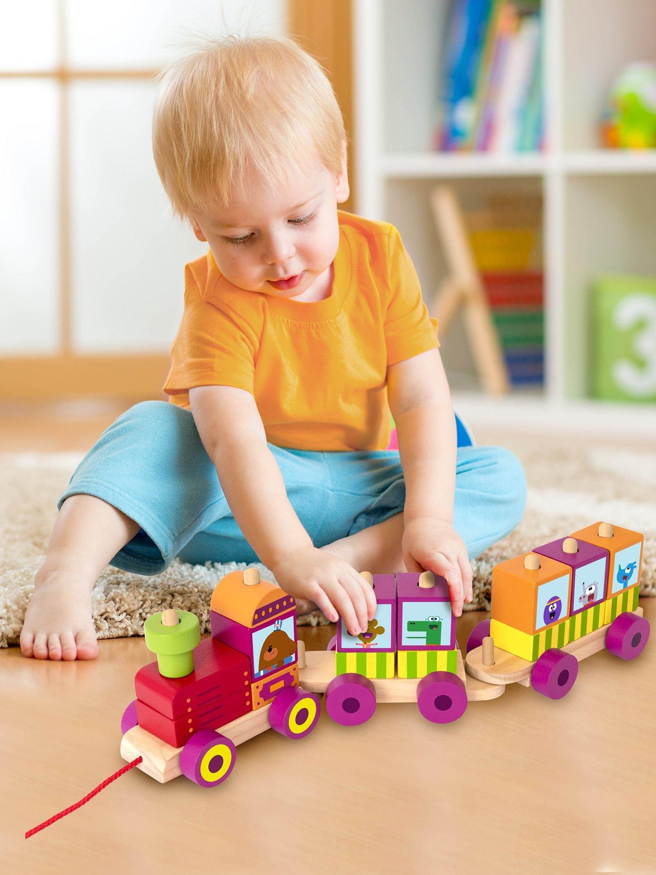 Hey Duggee Wooden Pull Along Stacking Train 
