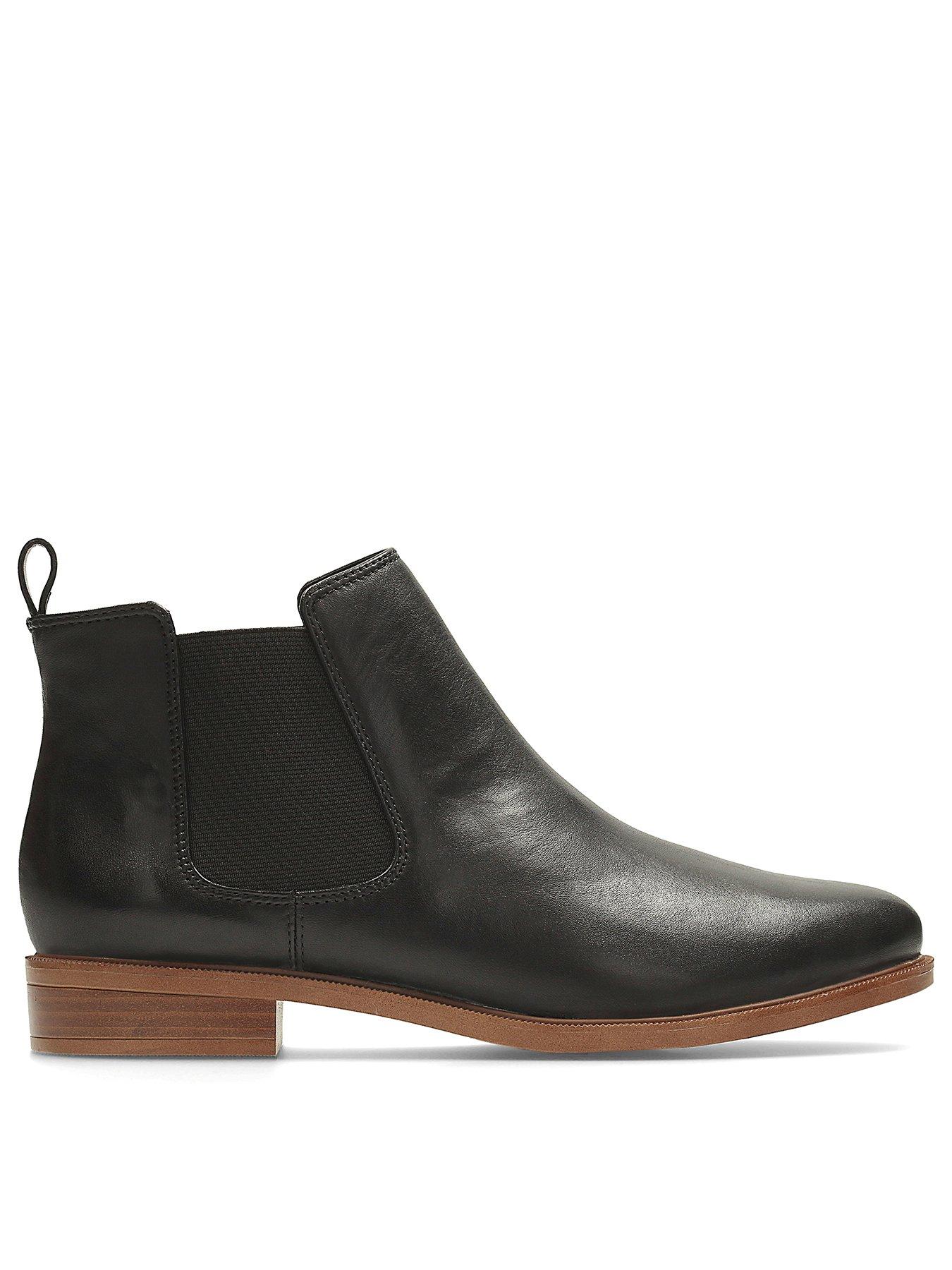 Clarks taylor store shine wide fit