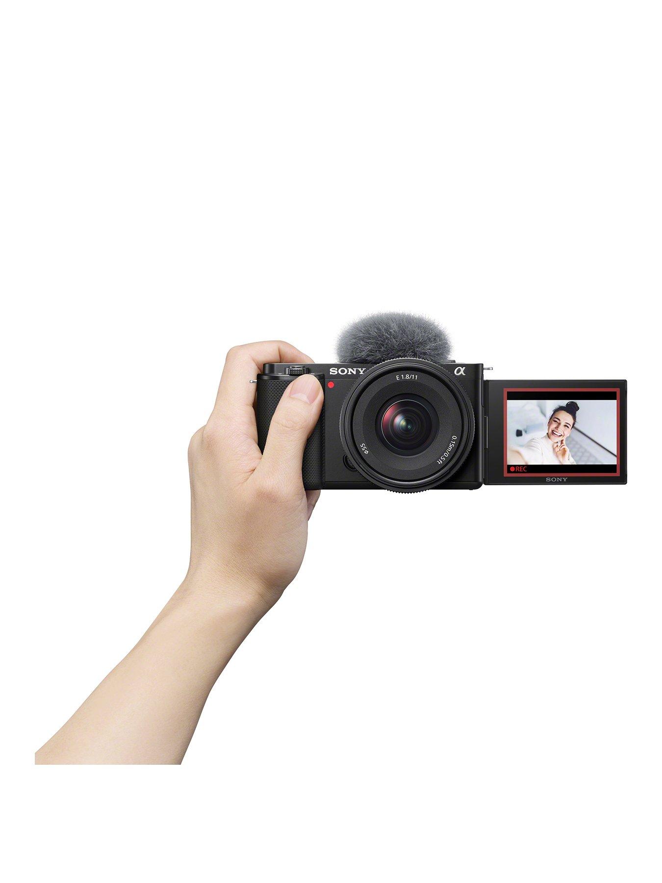 Image 3 of 8 of Sony E 11 mm F1.8 , APS-C Wide Angle Prime Lens (SEL11F18)