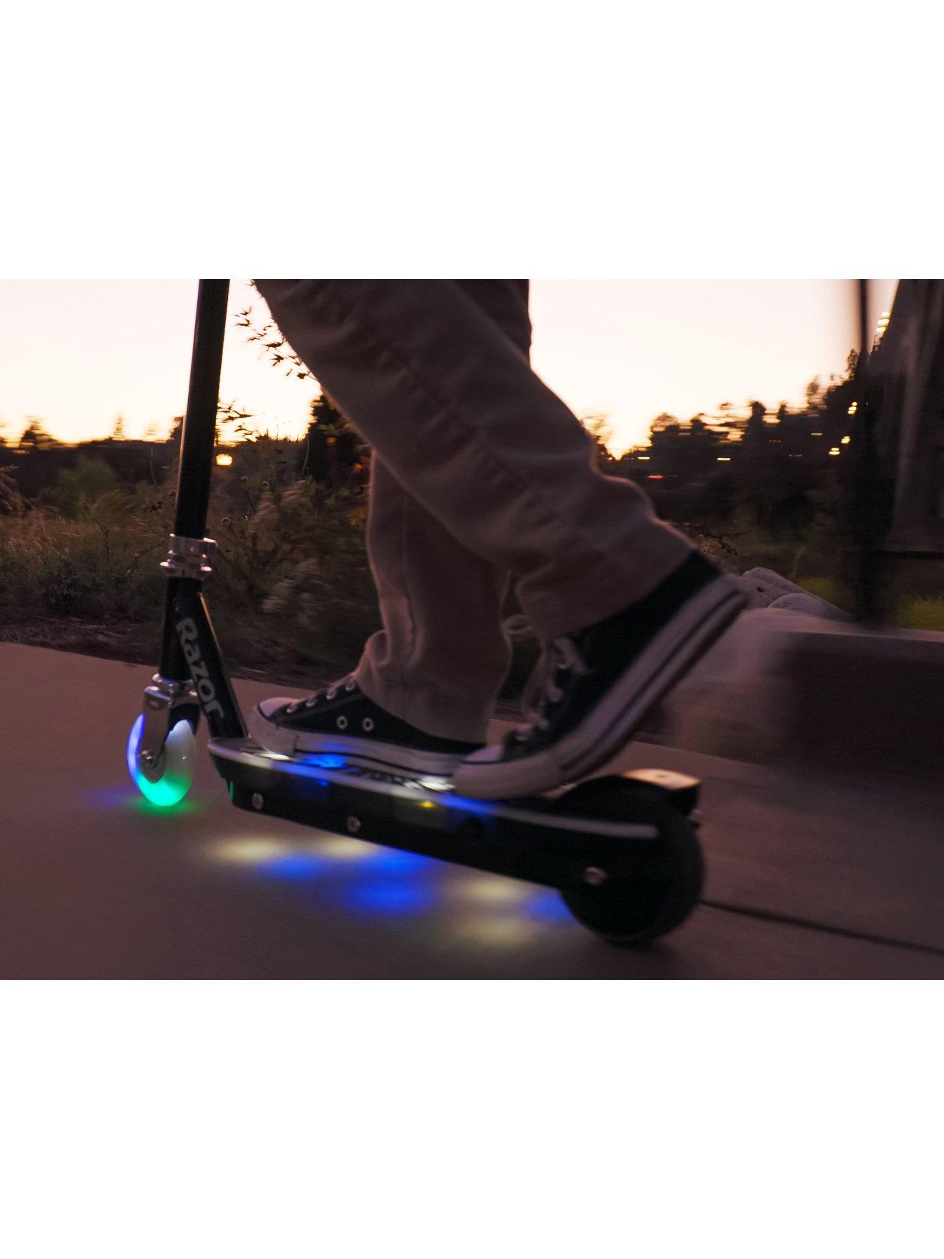 razor-electric-tekno-scooter-for-kids-8-with-led-wheelsoutfit