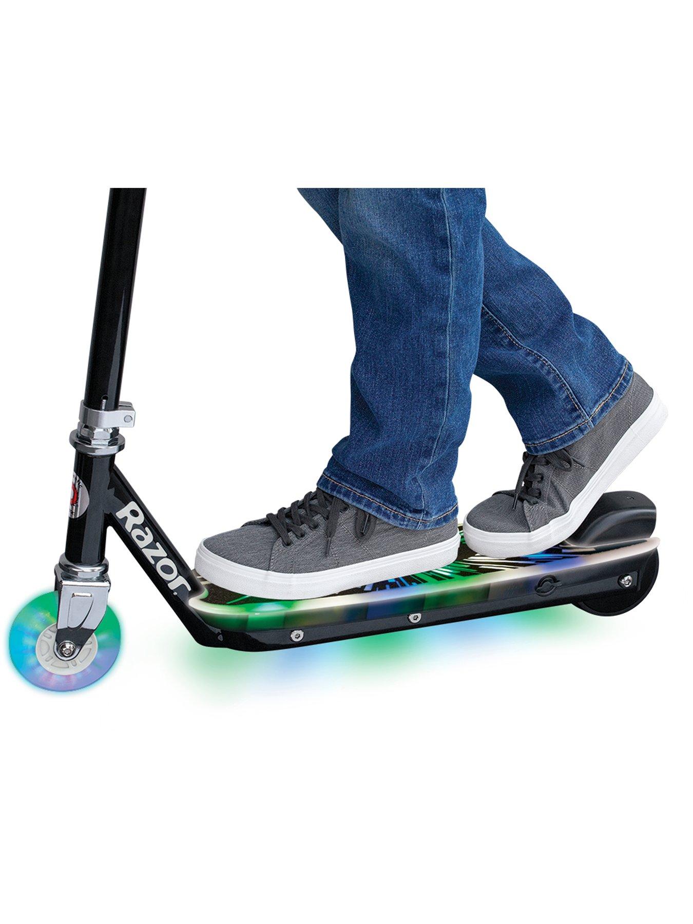 razor-electric-tekno-scooter-for-kids-8-with-led-wheelsdetail