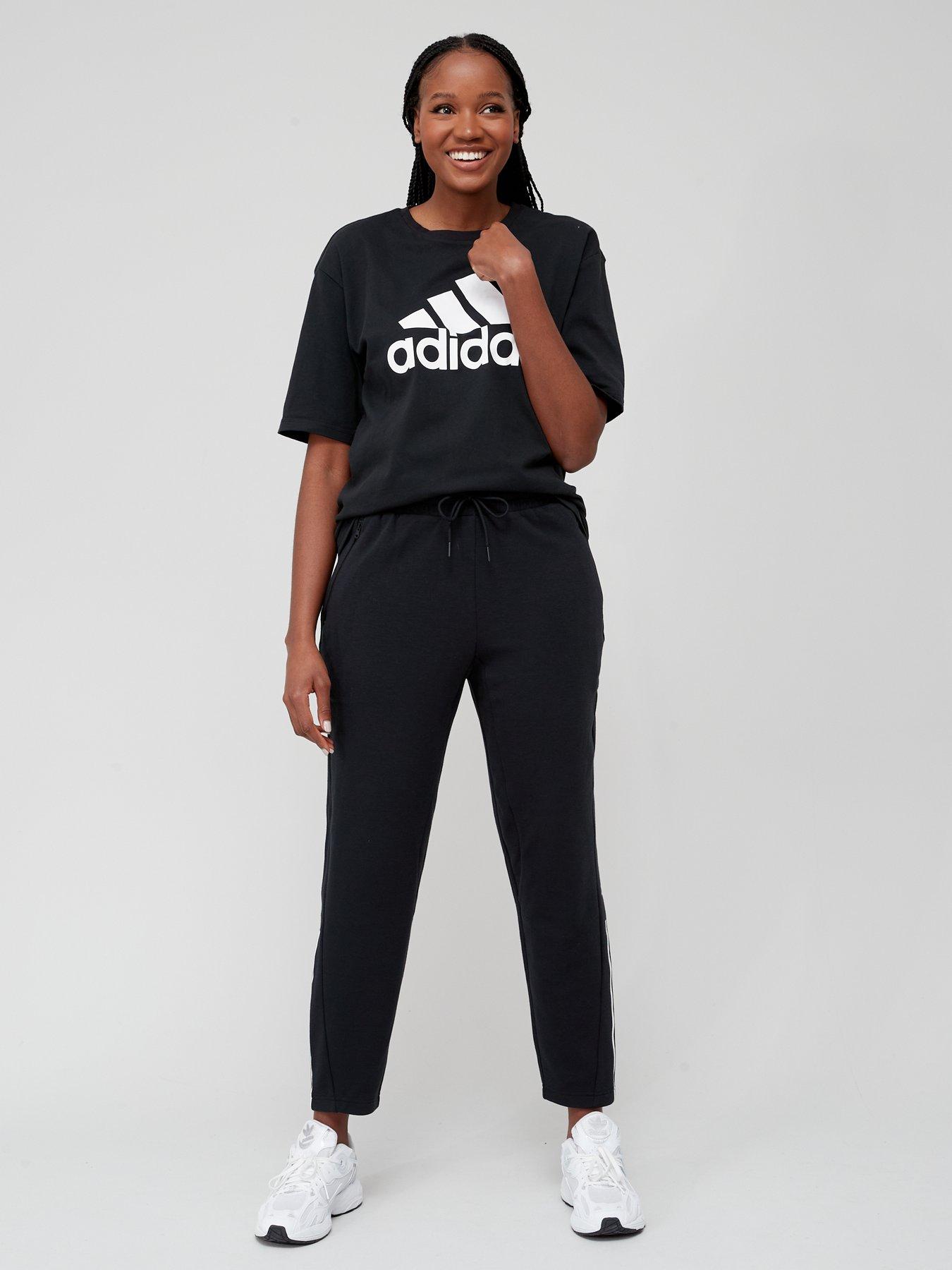 Outfit with adidas on sale sweatpants