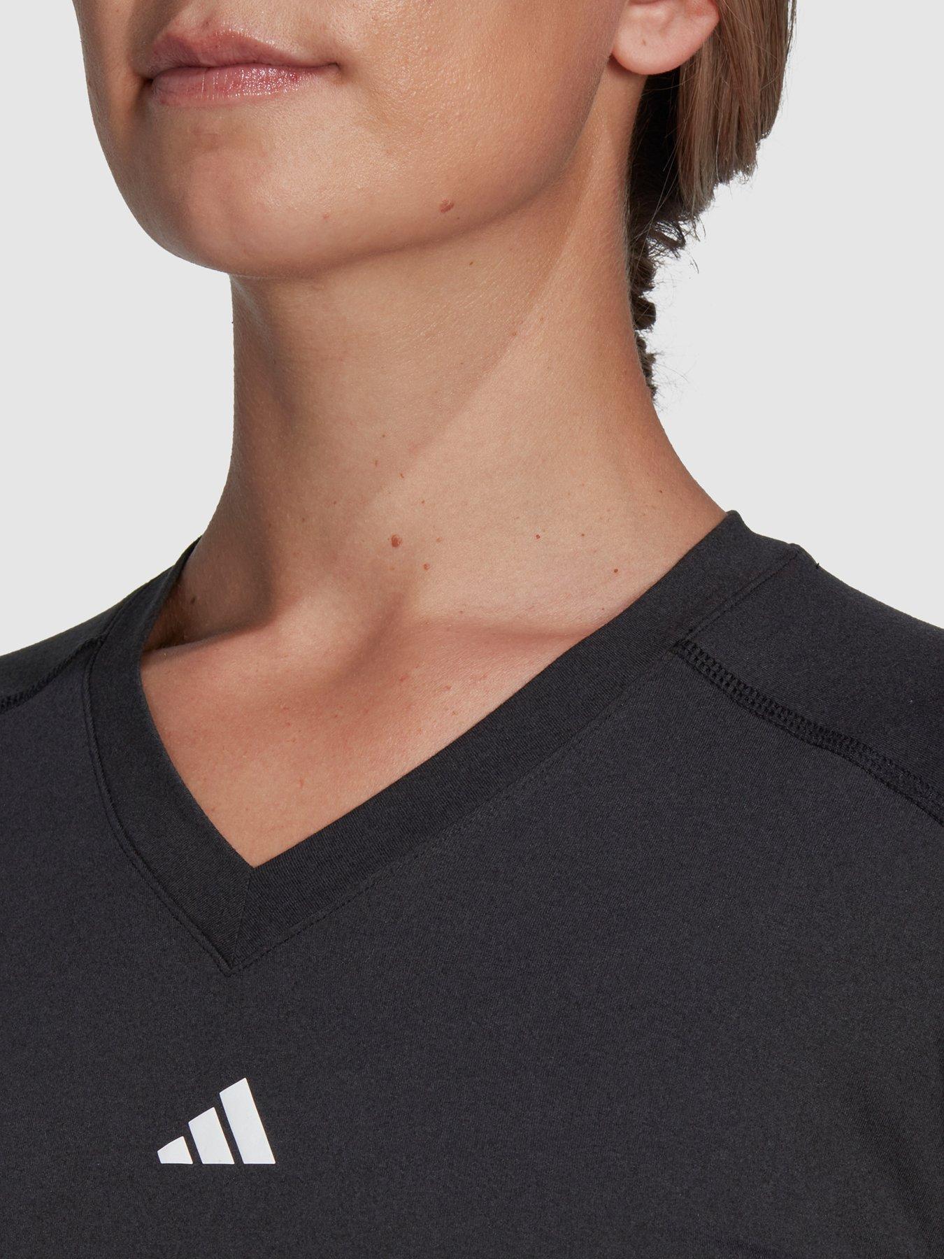 adidas-performance-aeroready-train-essentials-minimal-branding-v-neck-t-shirt-blackoutfit