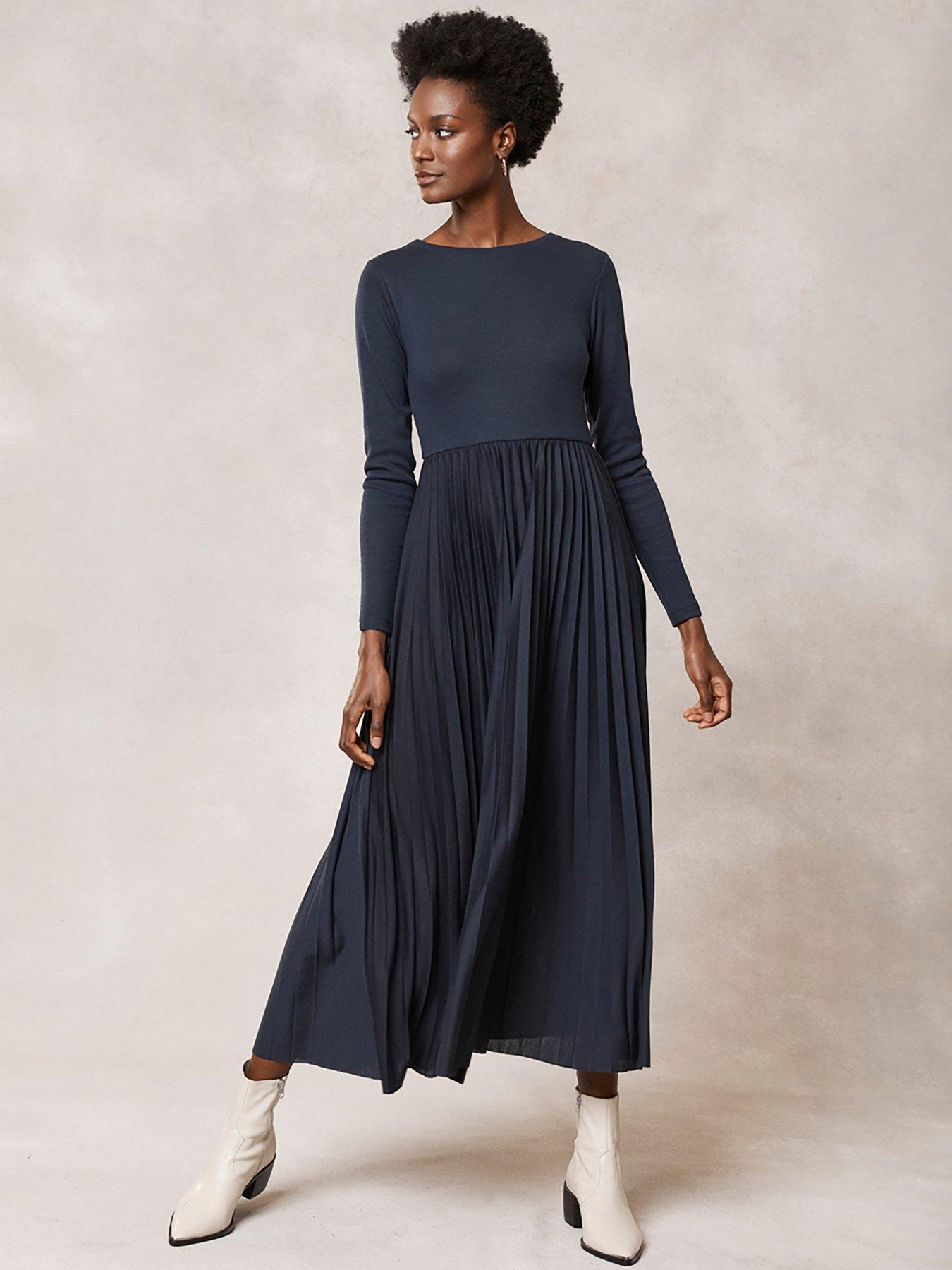 Velvet store pleated dress