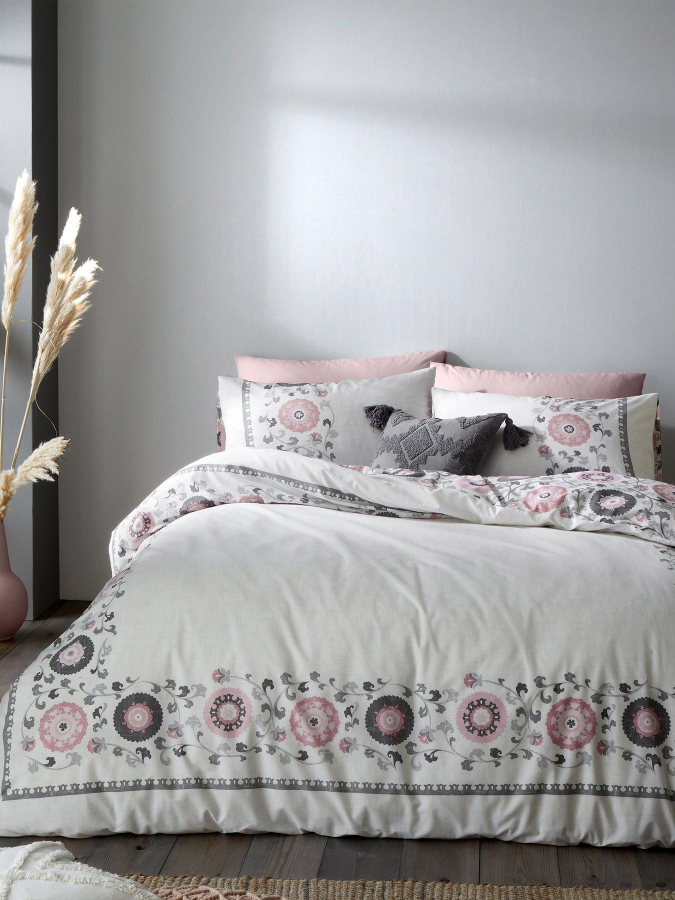 Cascade Home Julia Floral Throw Pink Flowers Bedspread 150cm L x 220cm W 