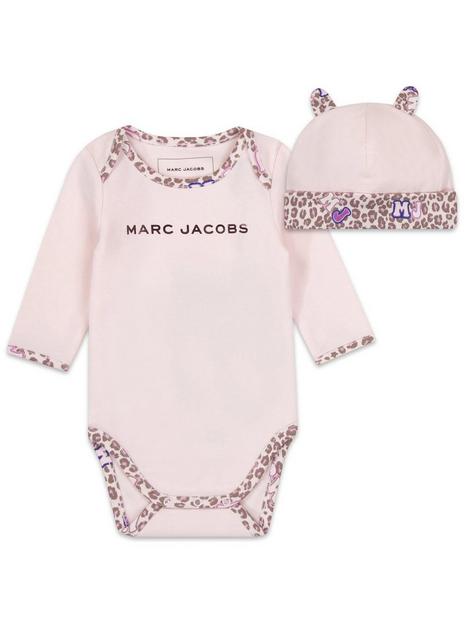 little-marc-jacobs-baby-logo-bodysuit-amp-hat-set-pink