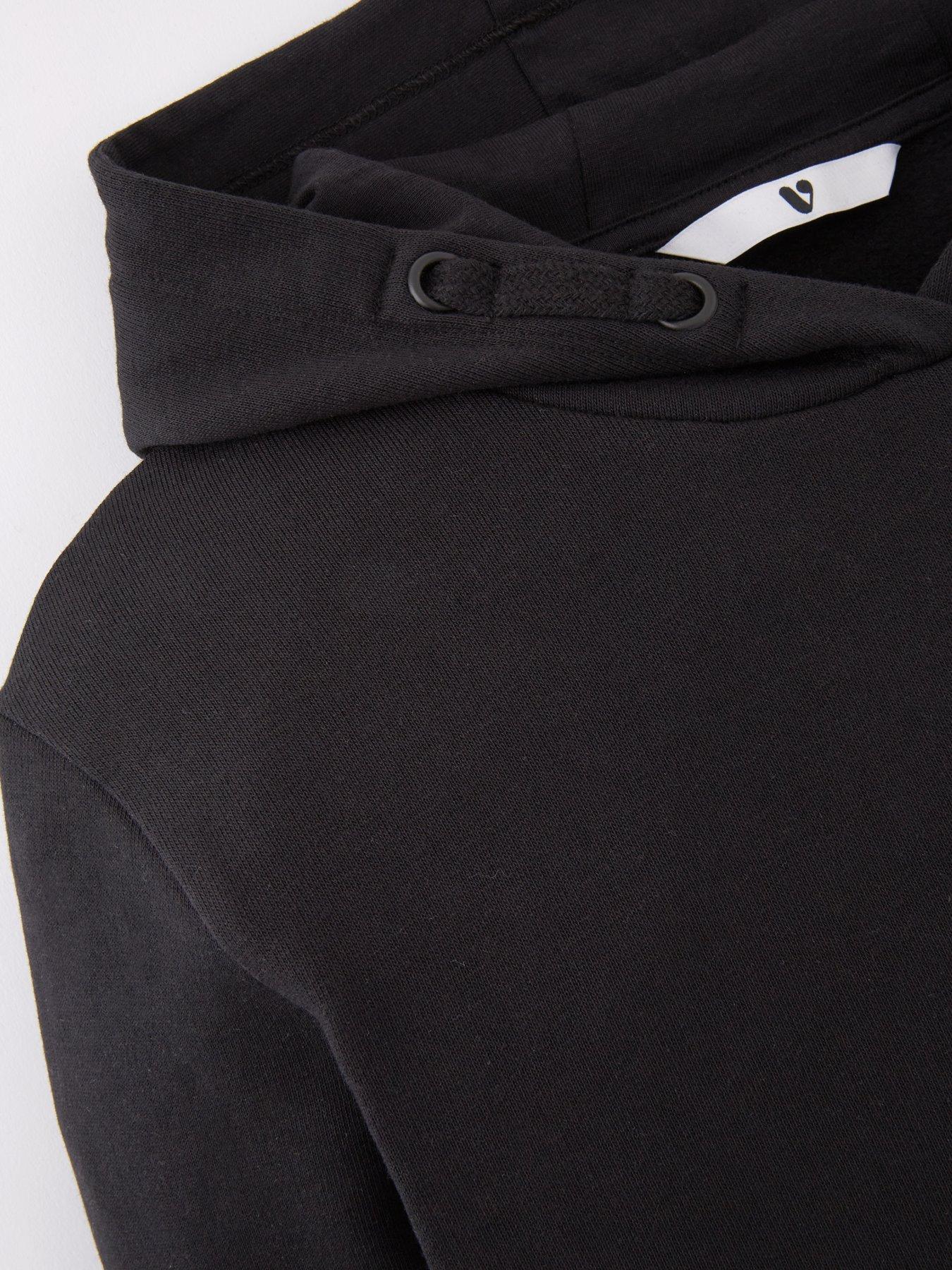 everyday-essential-hoodie-blackoutfit