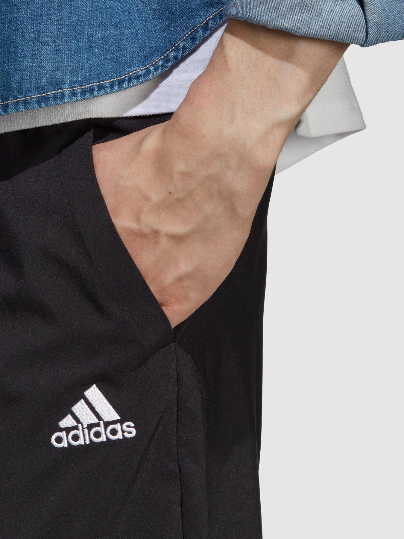 adidas-sportswear-aeroready-essentials-chelsea-small-logo-shorts-blackoutfit