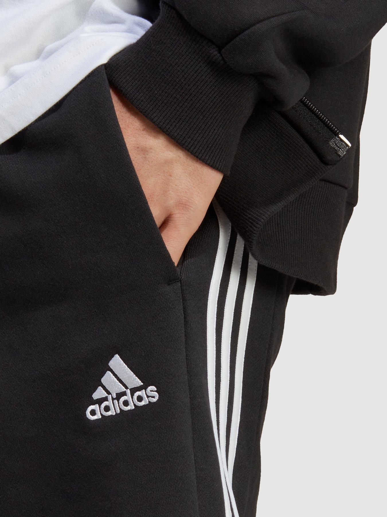 adidas-sportswear-mens-essentials-shorts-blackoutfit