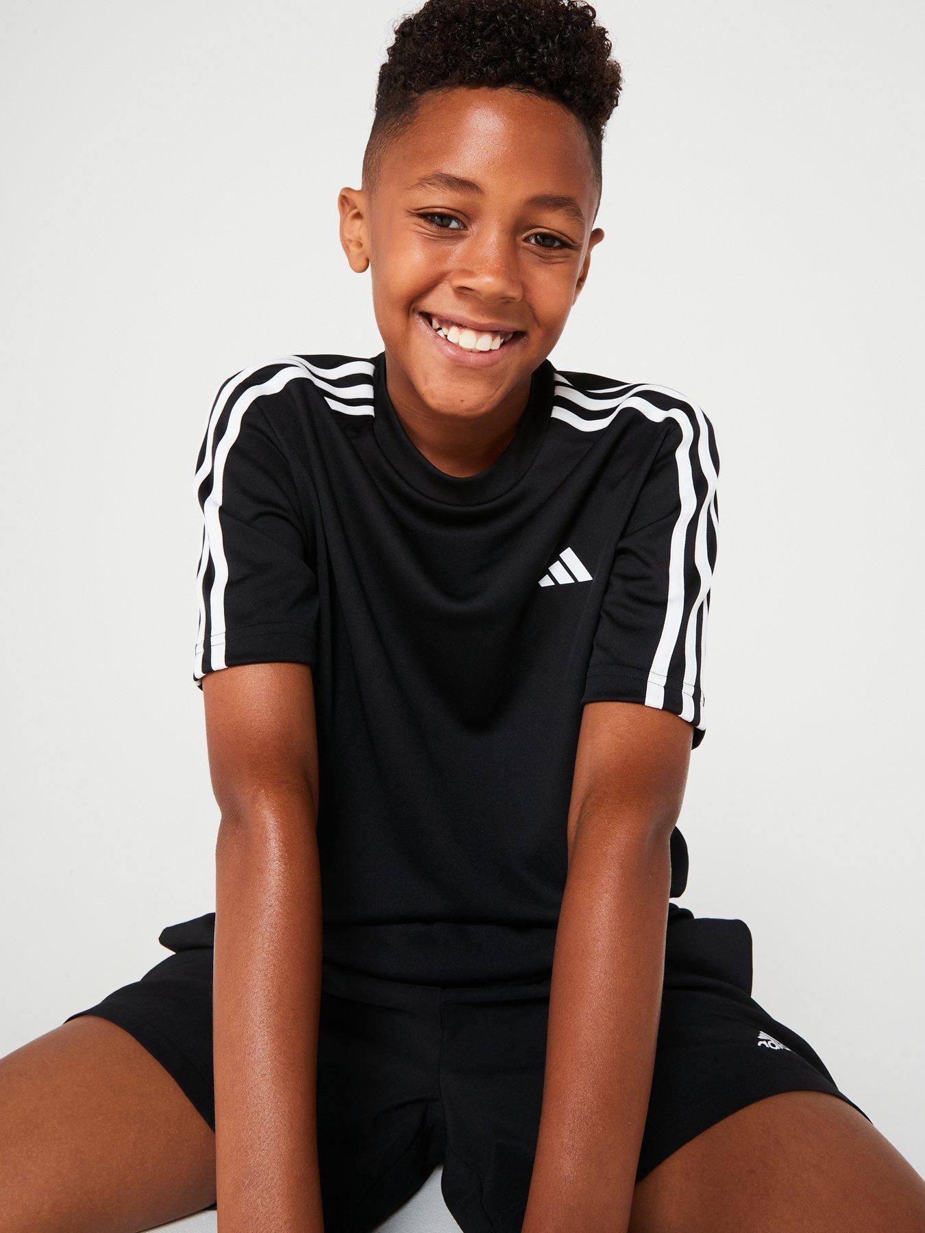 adidas-junior-train-essentials-3-stripe-tee-blackwhiteoutfit