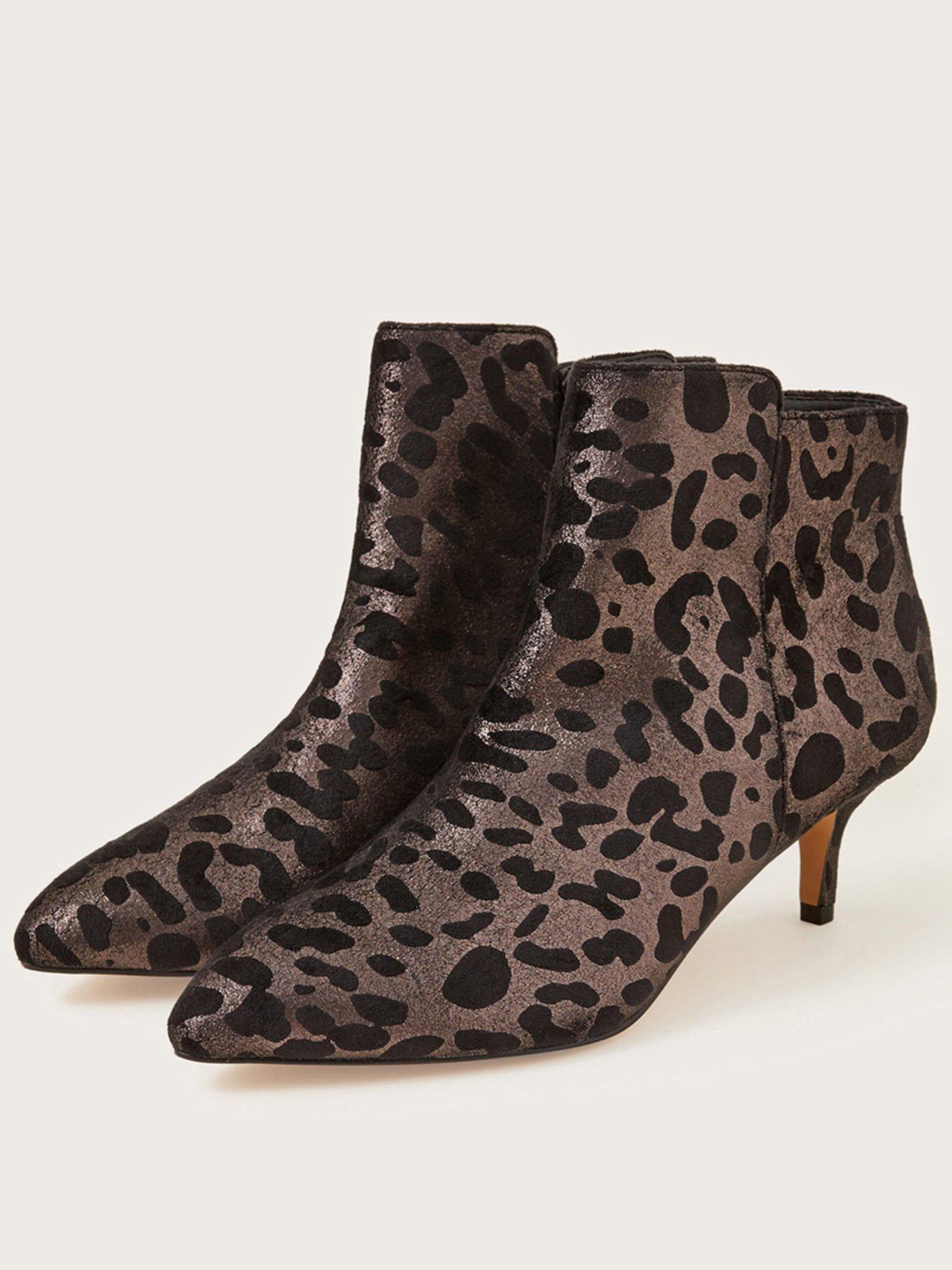 Boots best sale animal print