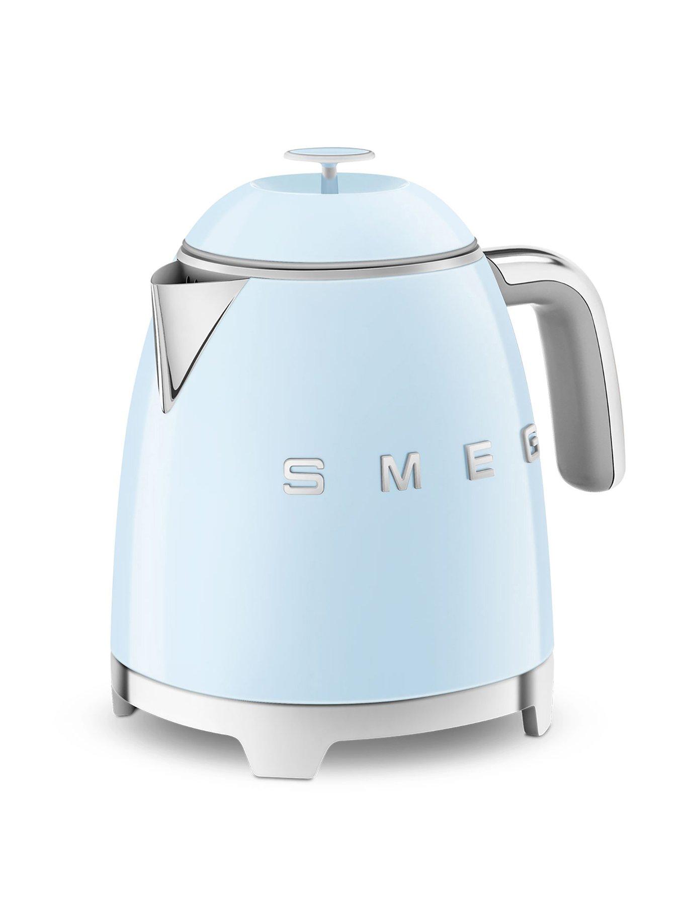 smeg-klf05-retro-style-08l-mini-kettle-1400w-pastel-bluestillFront