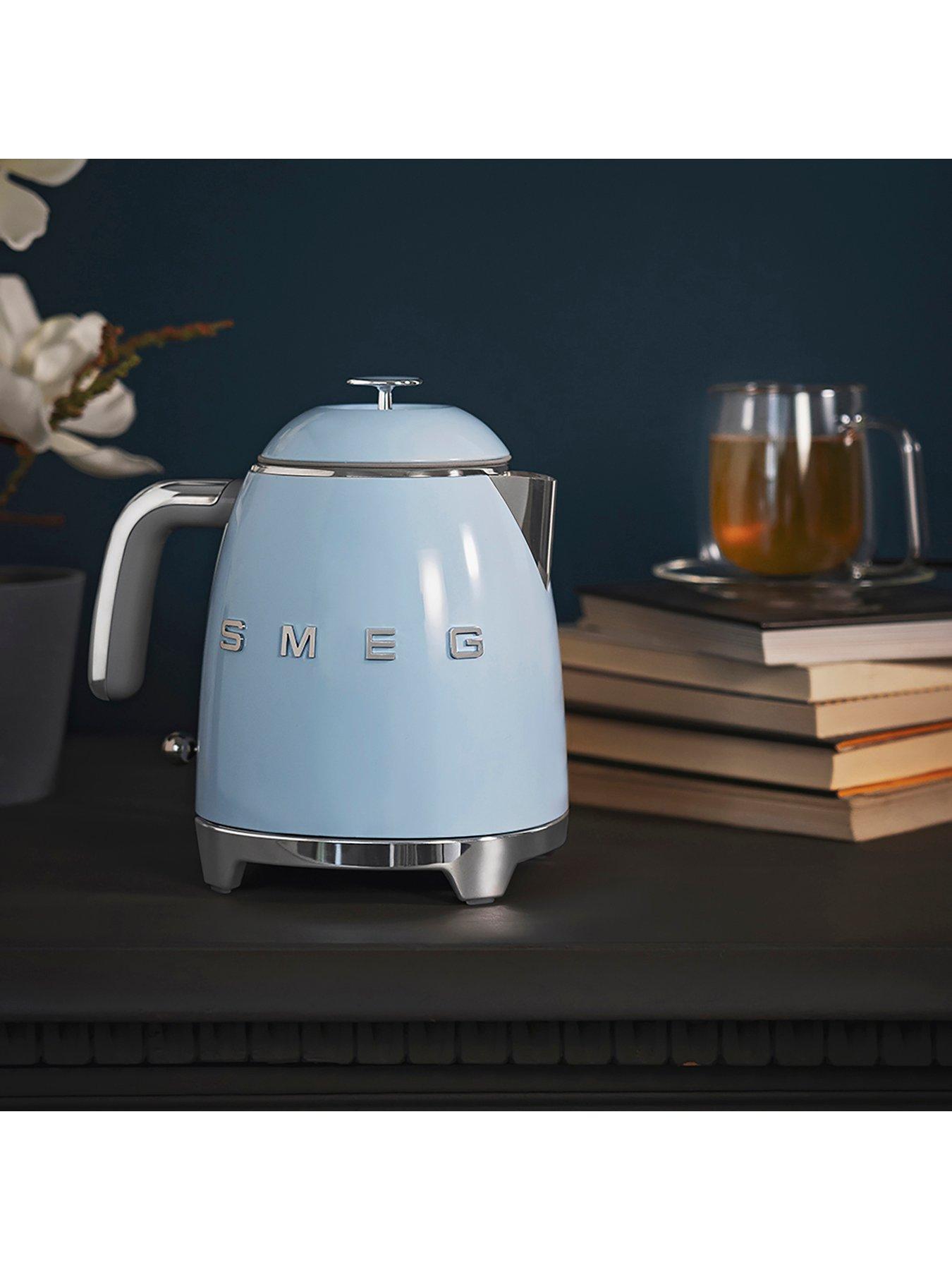 smeg-klf05-retro-style-08l-mini-kettle-1400w-pastel-bluedetail