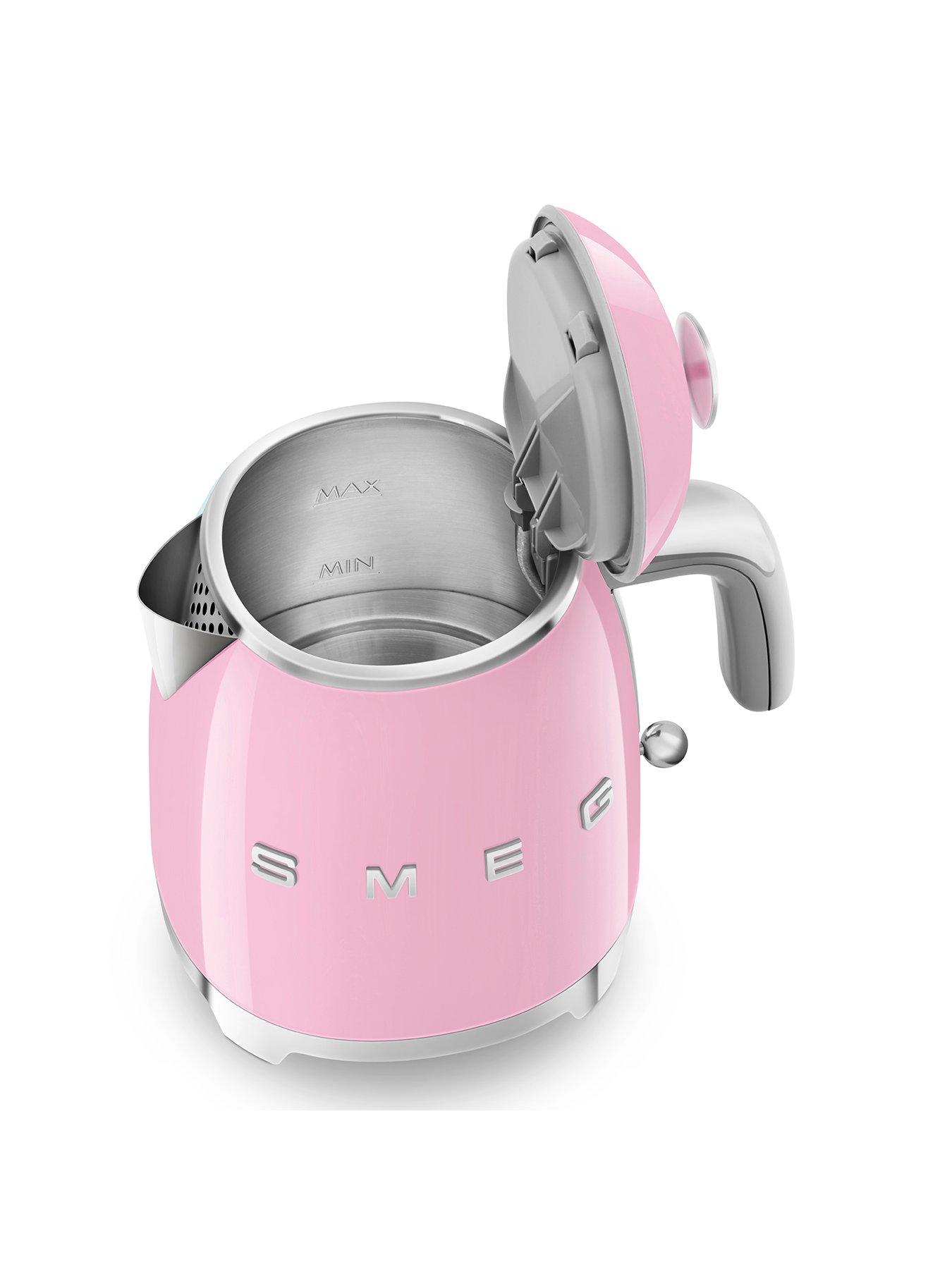 smeg-klf05-retro-style-08l-mini-kettle-1400w-pastel-pinkoutfit