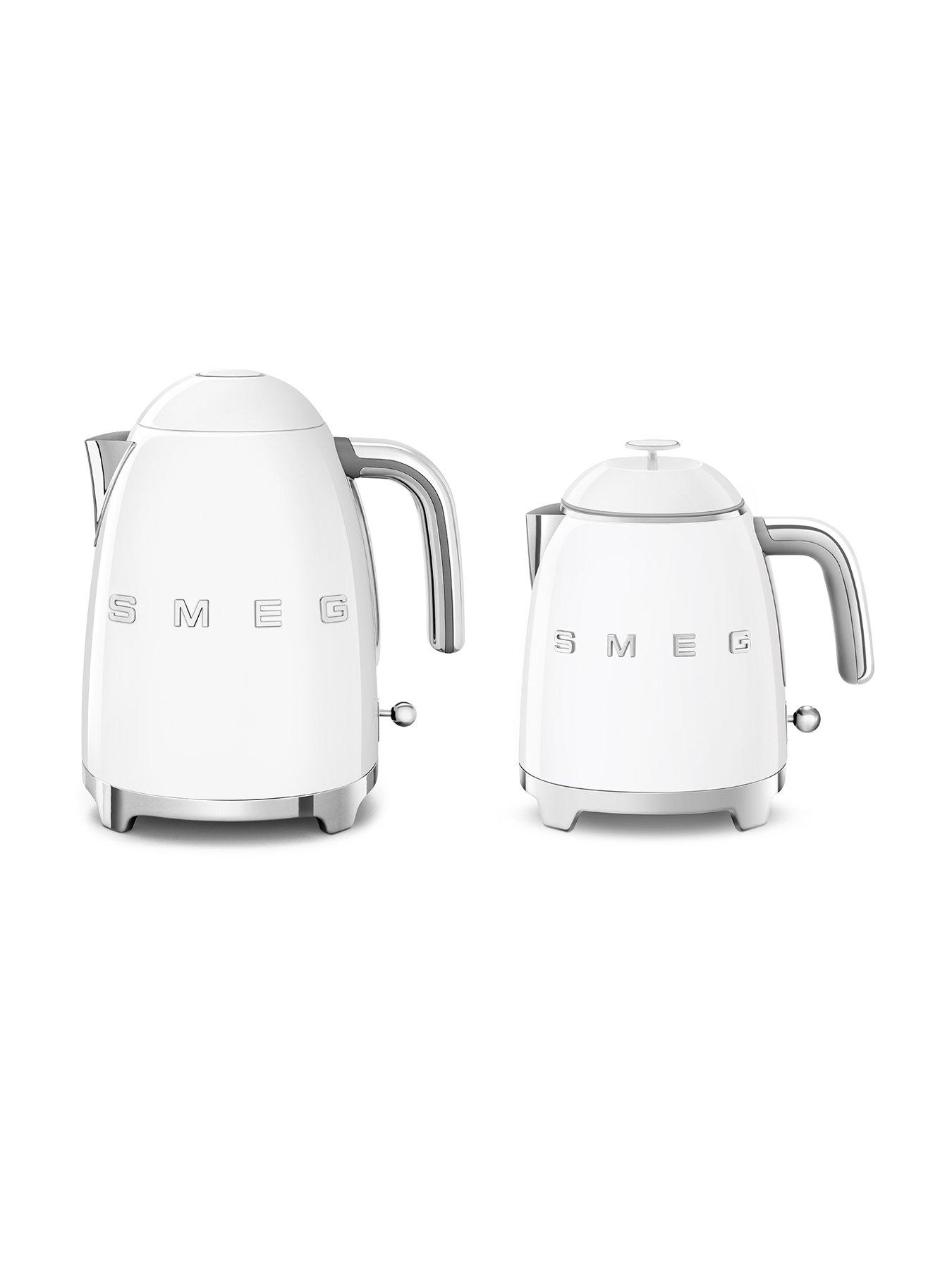 smeg-klf05-retro-style-08l-mini-kettle-1400w-whiteoutfit