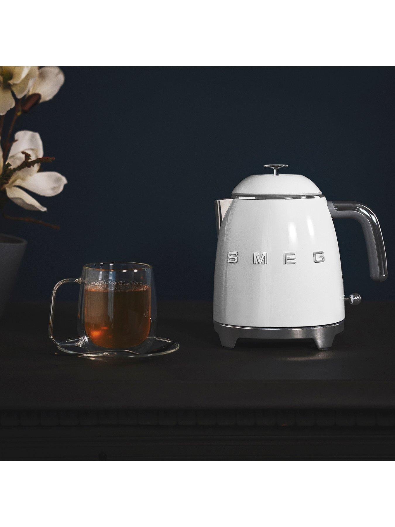 smeg-klf05-retro-style-08l-mini-kettle-1400w-whitedetail